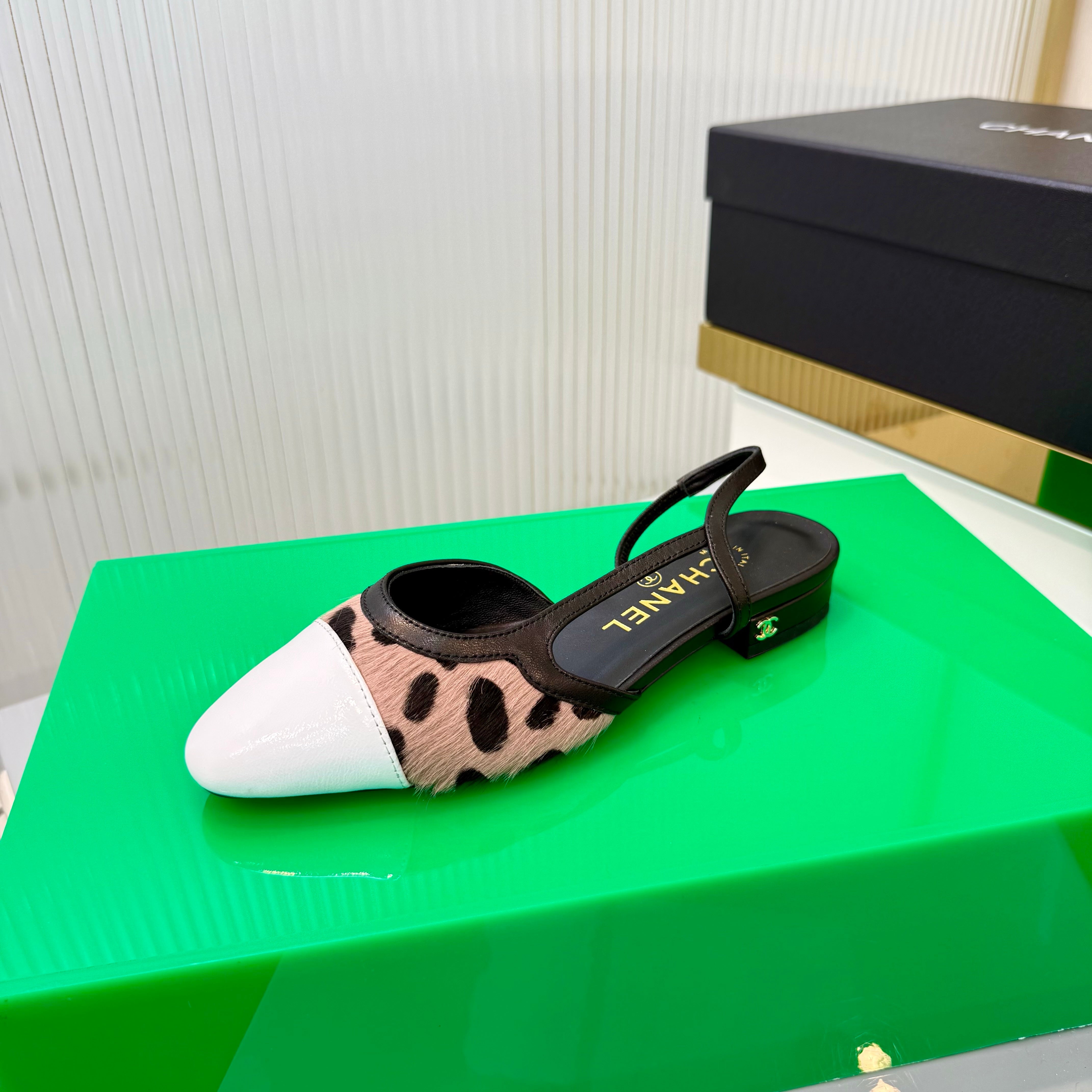 CC Slingback Flat White Muted Pink Leopard-Print Leather 923834