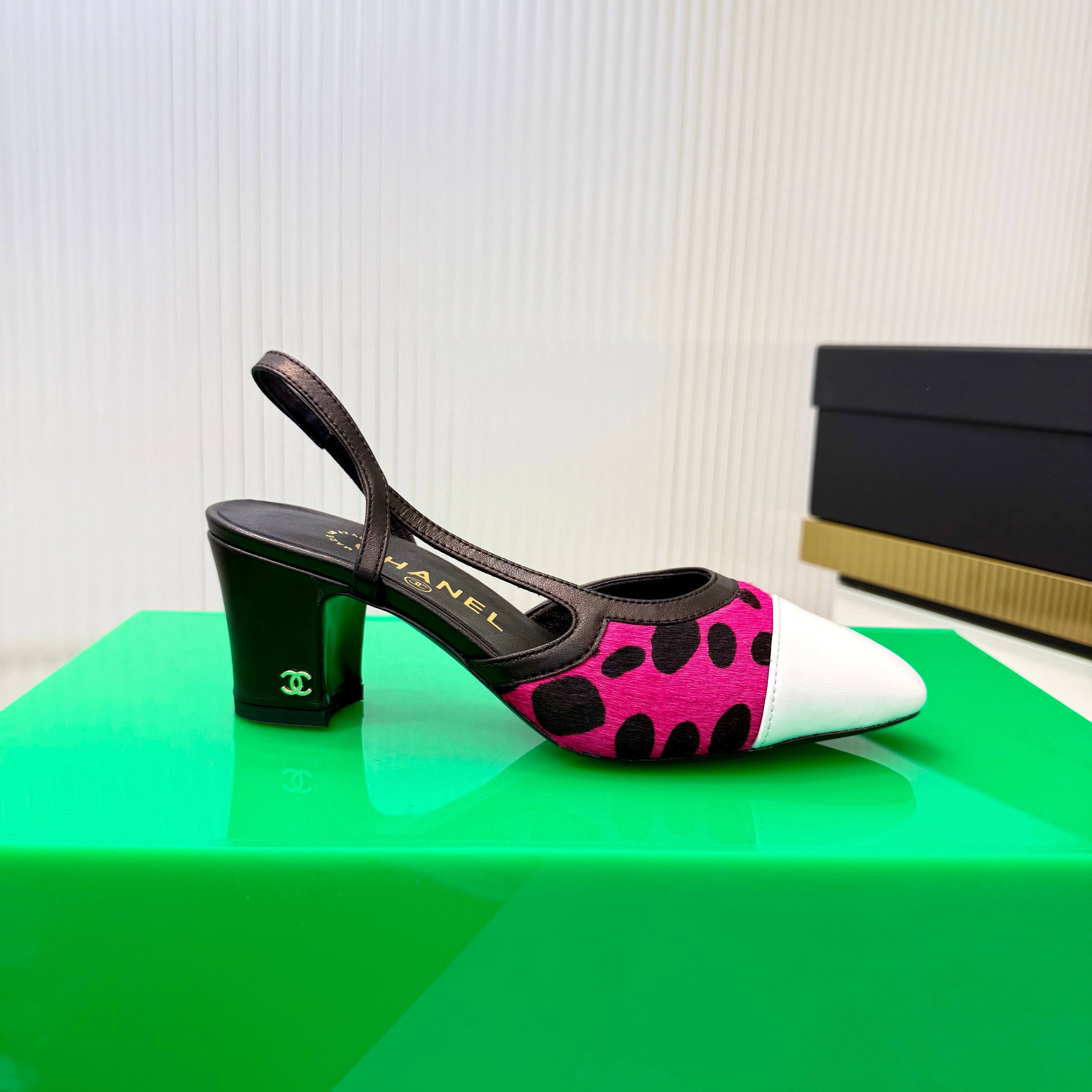 CC Slingback 6.5cm White Pink Leopard-Print Leather 923839