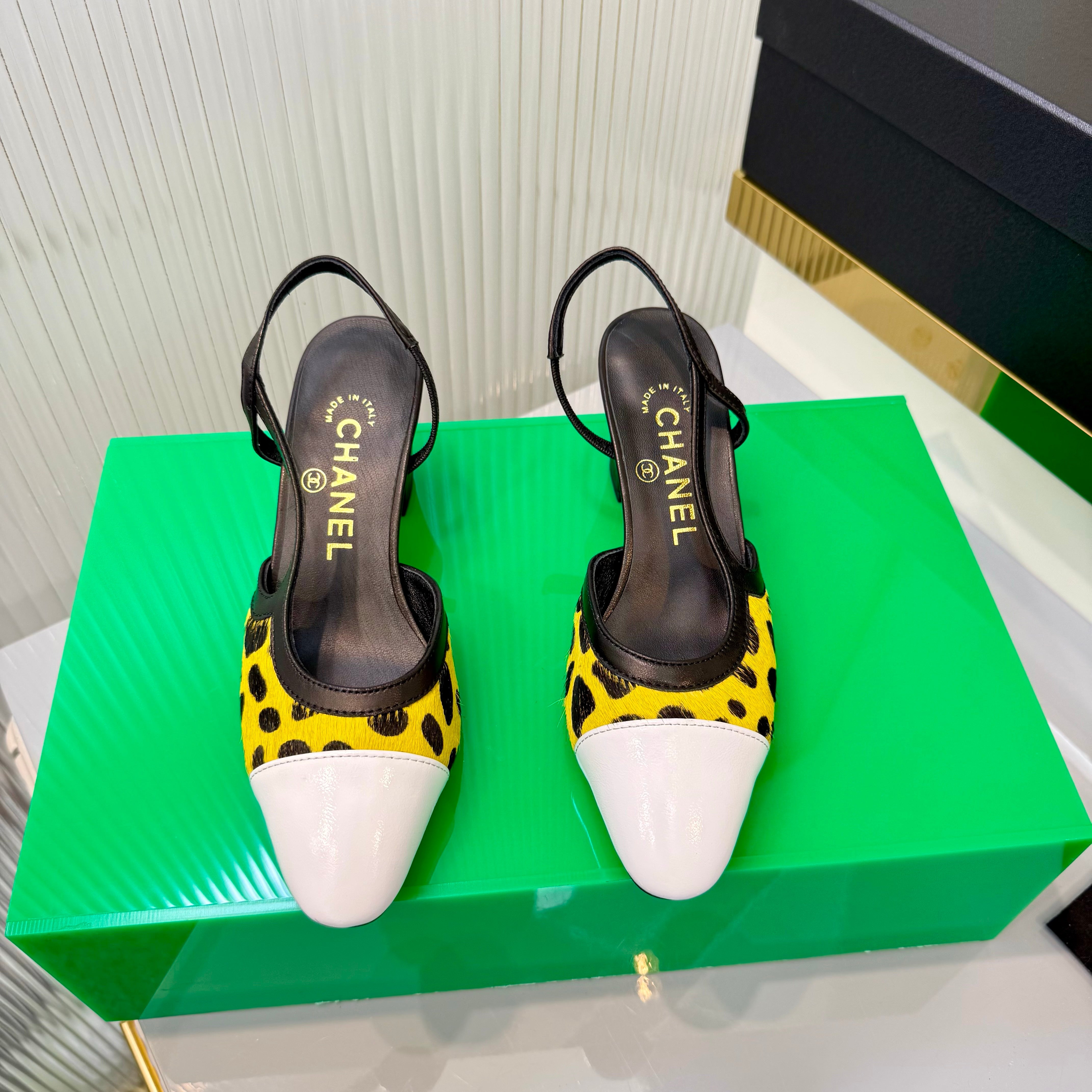 CC Slingback 6.5cm White Yellow Leopard-Print Leather 923841