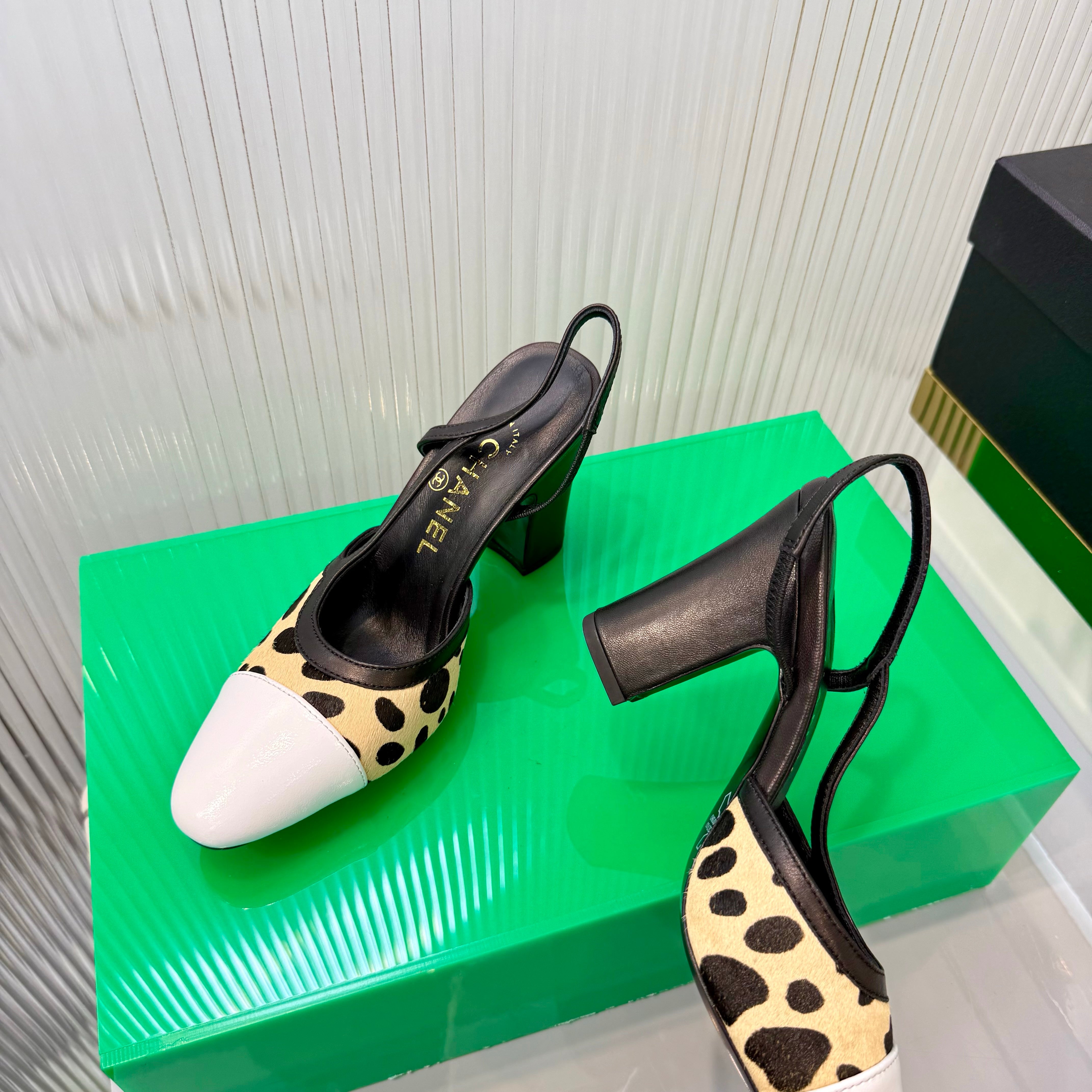 CC Slingback 9cm White Beige Leopard-Print Leather 923846