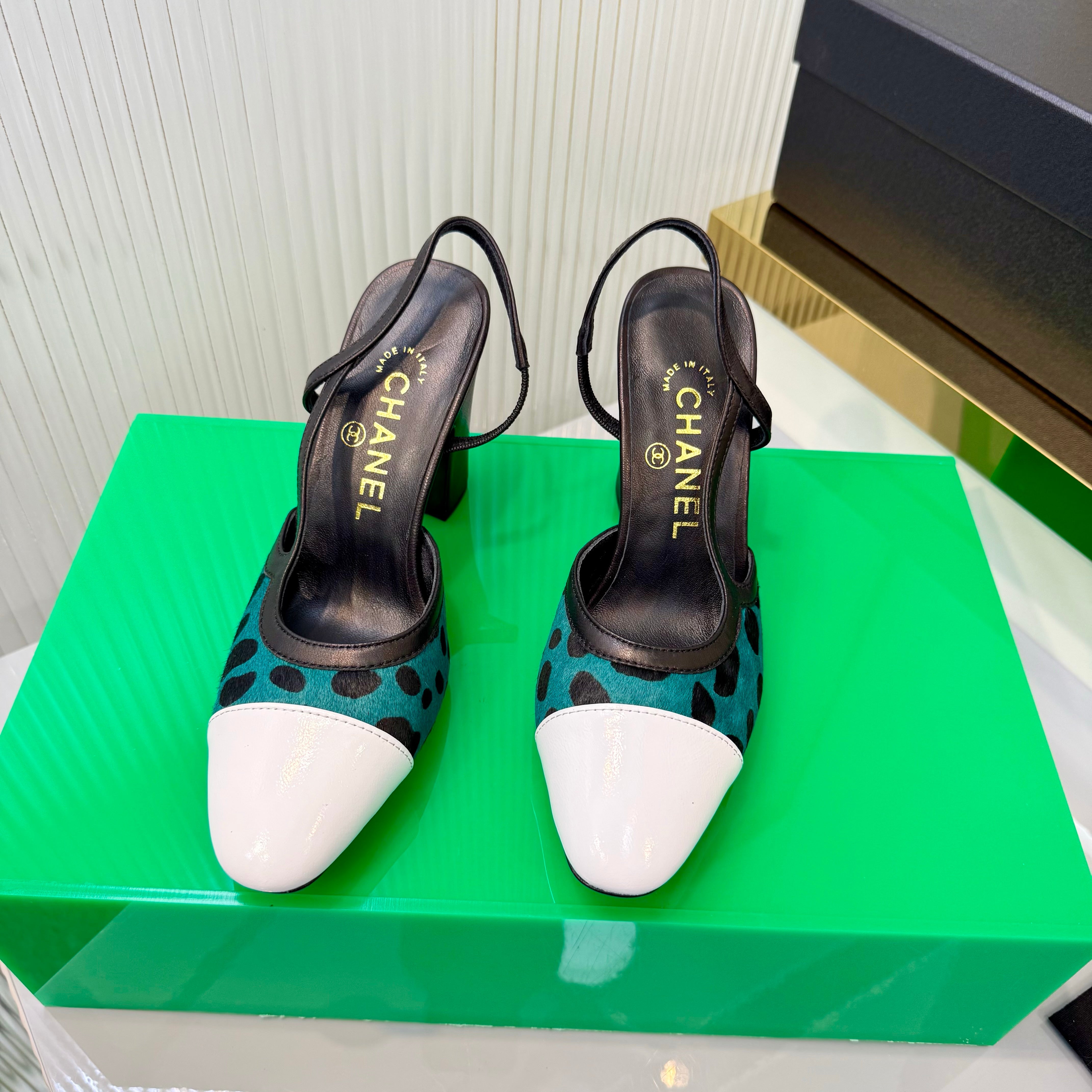 CC Slingback 9cm White Teal Green Leopard-Print Leather 923848