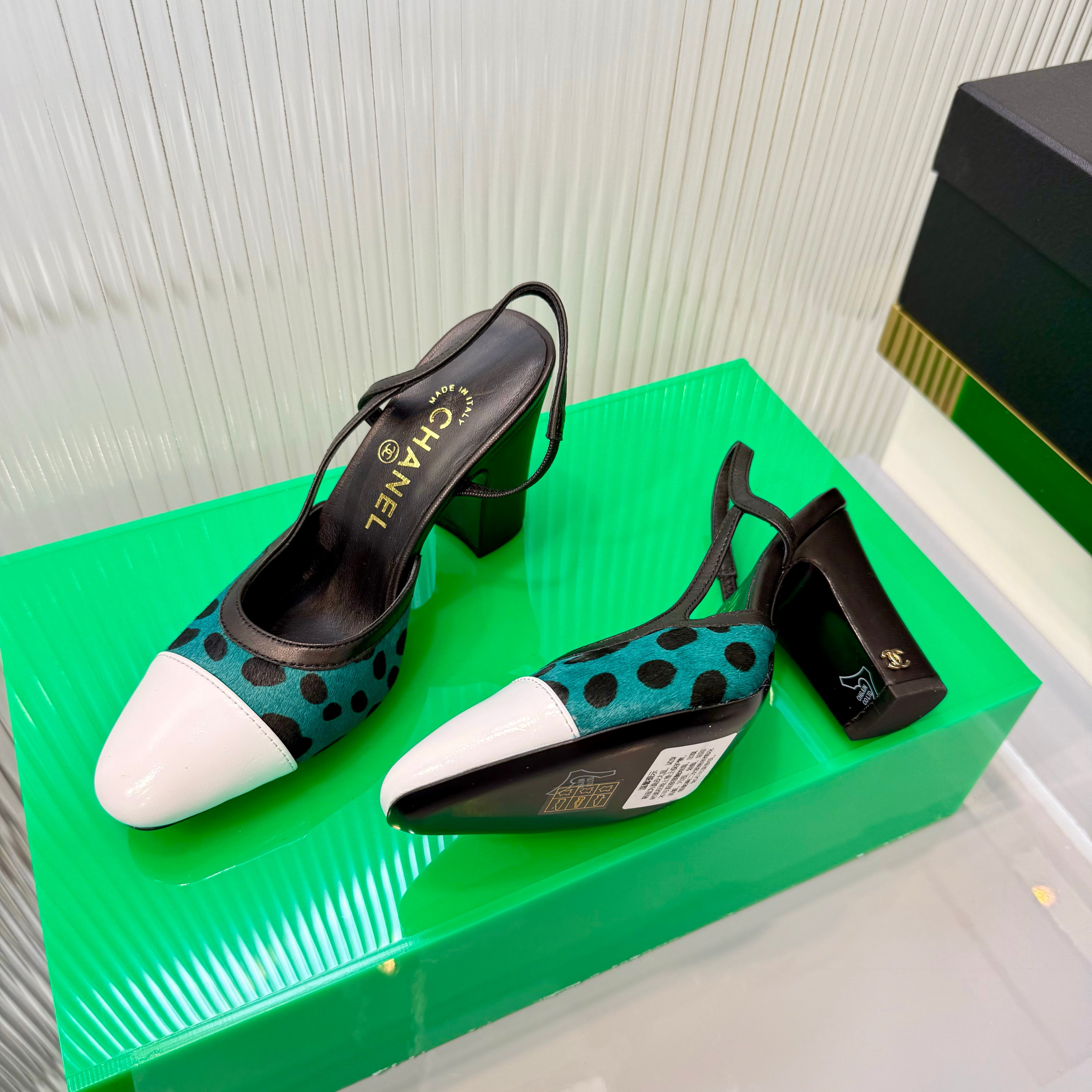 CC Slingback 9cm White Teal Green Leopard-Print Leather 923848