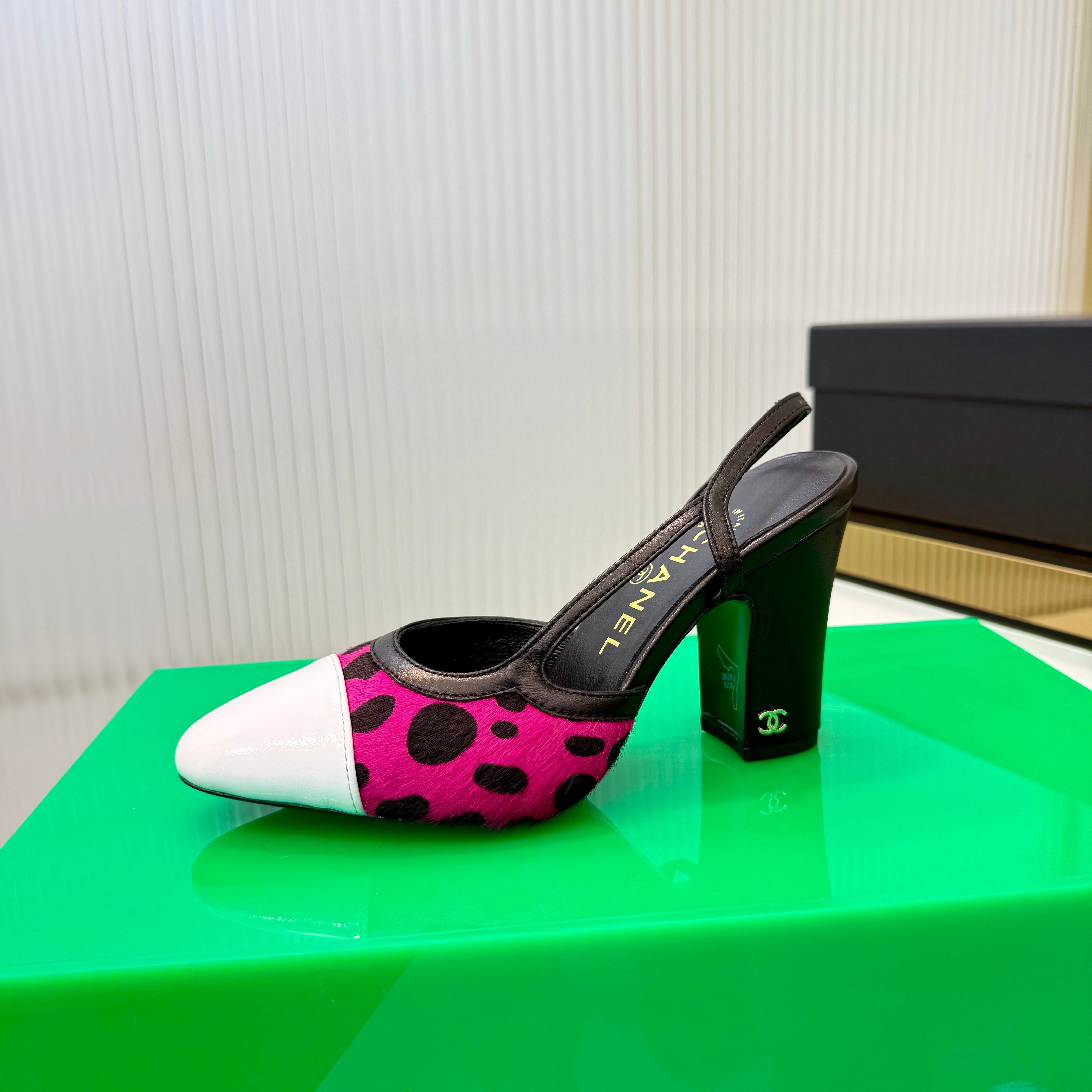 CC Slingback 9cm White Pink Leopard-Print Leather 923851