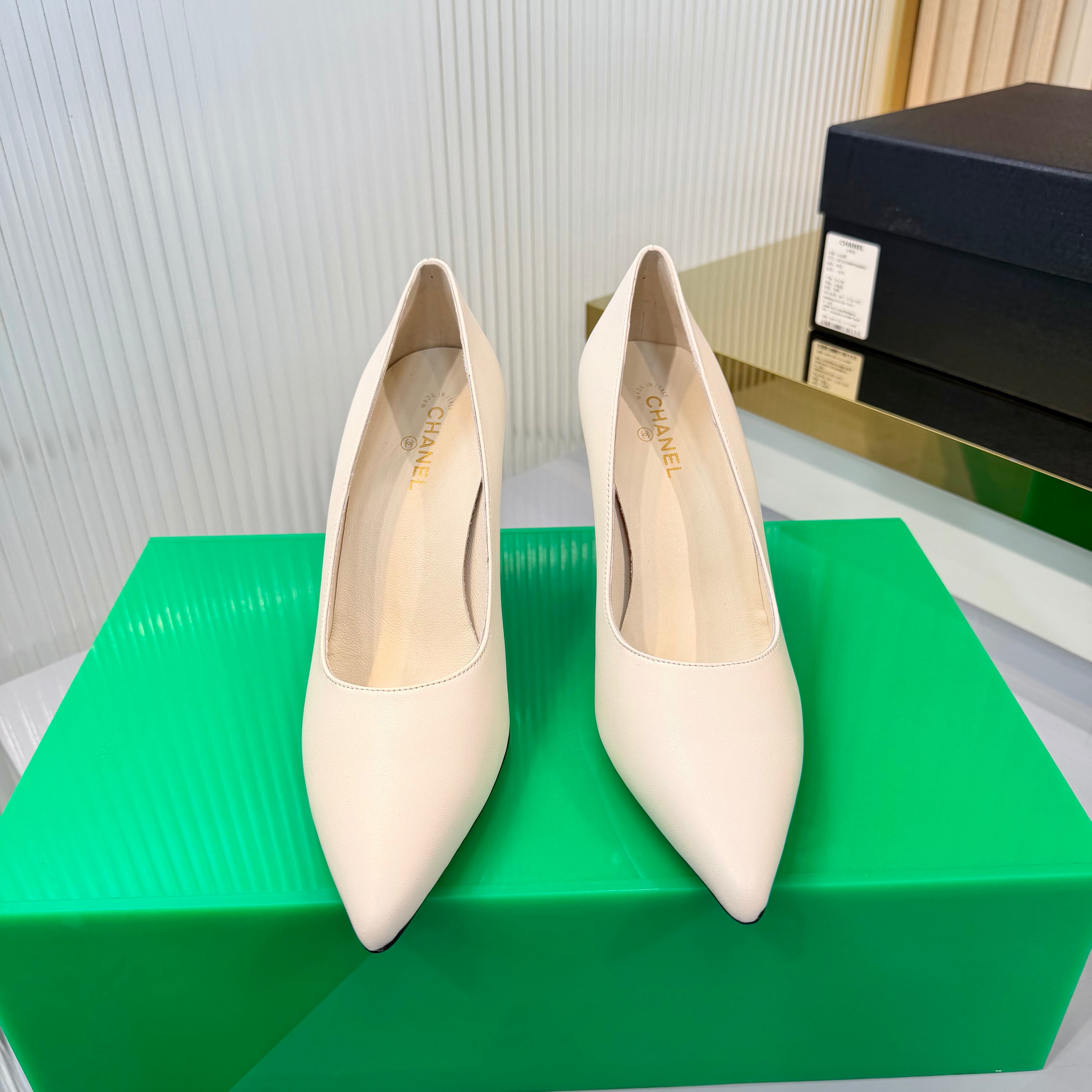 CC 26s Pumps 8.5cm Cream Lambskin 924308