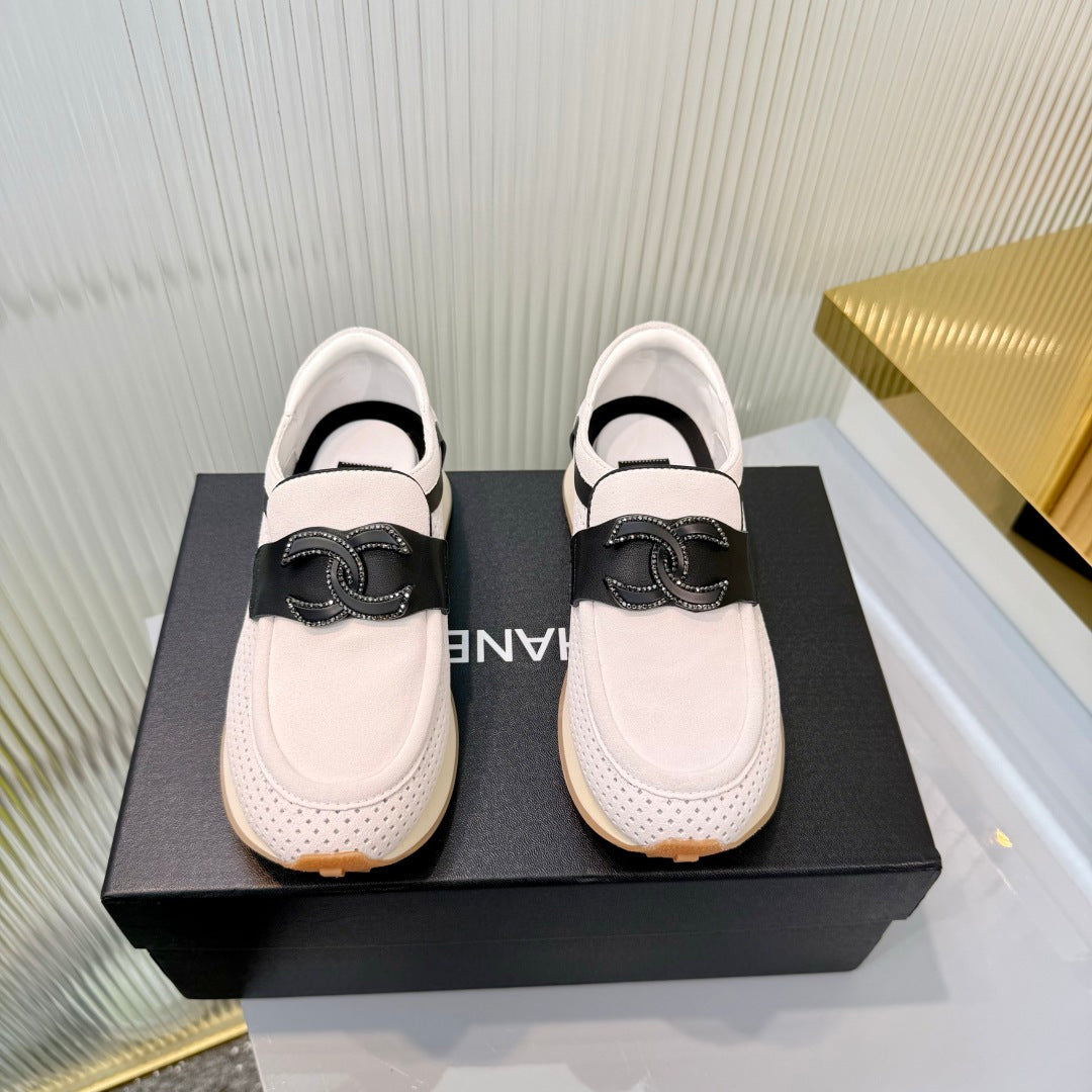 CC 26s Casual Sneakers Cream Suede 927082
