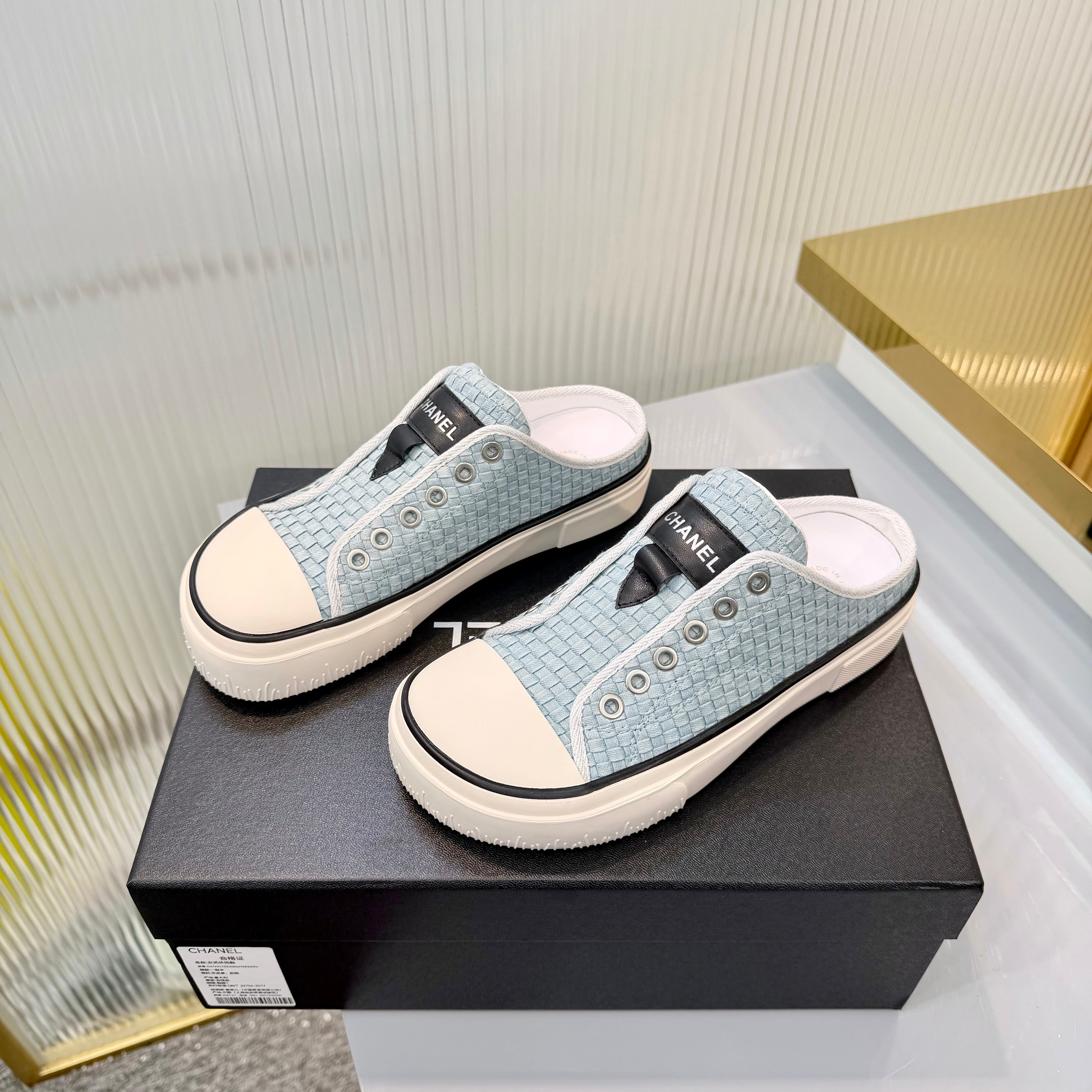 CC 26s Casual Sports Mules White Blue Suede Cowhide 924004