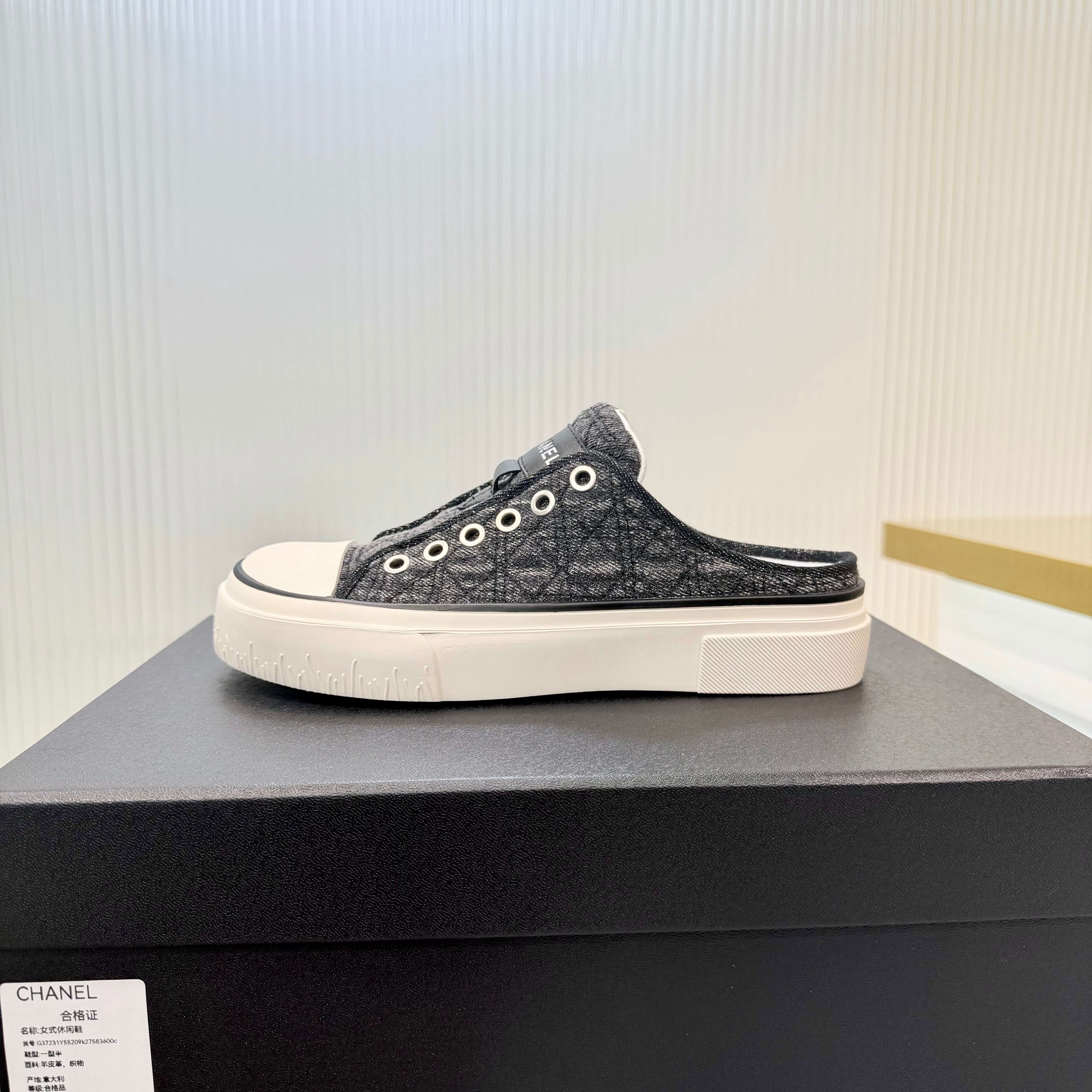 CC 26s Casual Sports Mules Black White Suede Cowhide 924003
