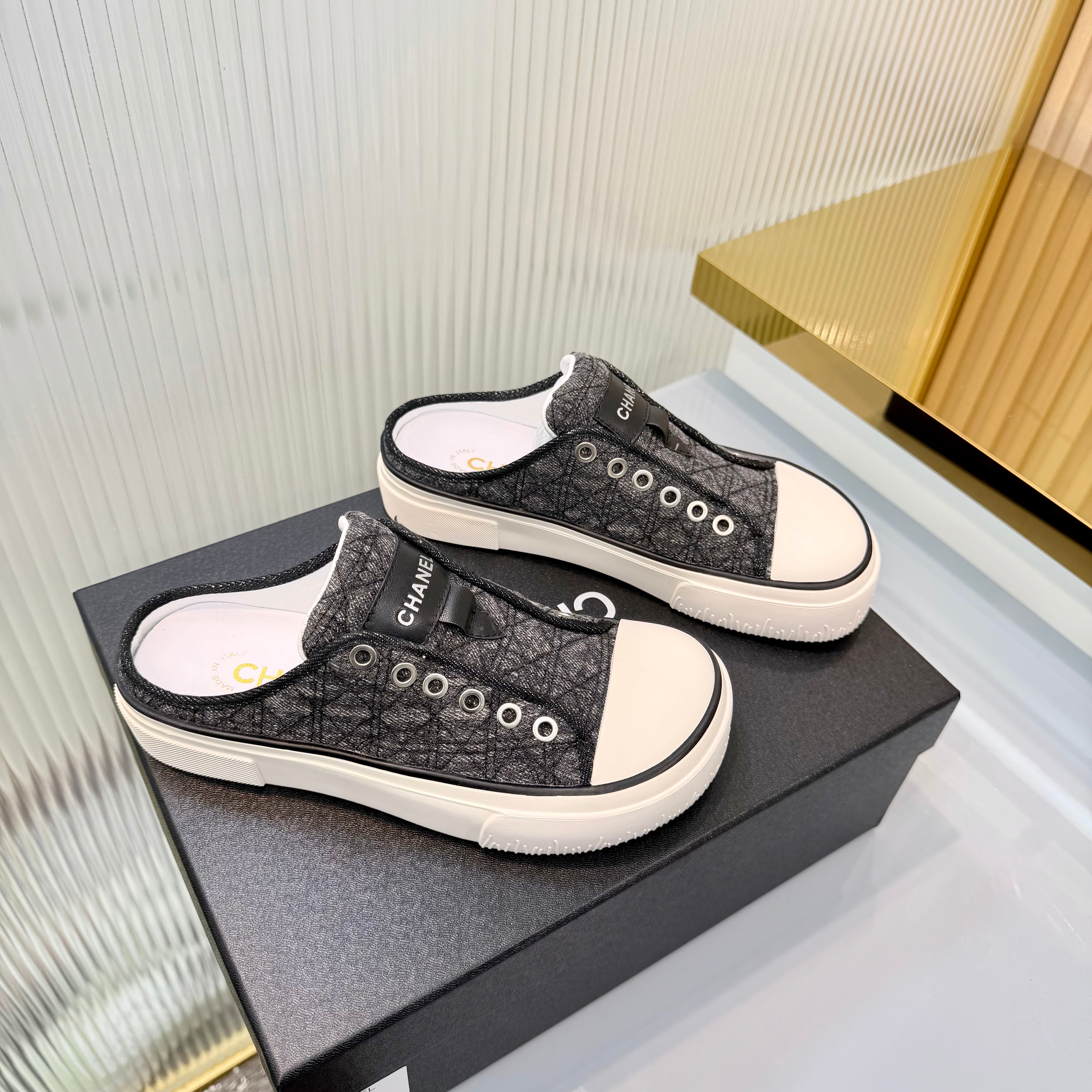 CC 26s Casual Sports Mules Black White Suede Cowhide 924003