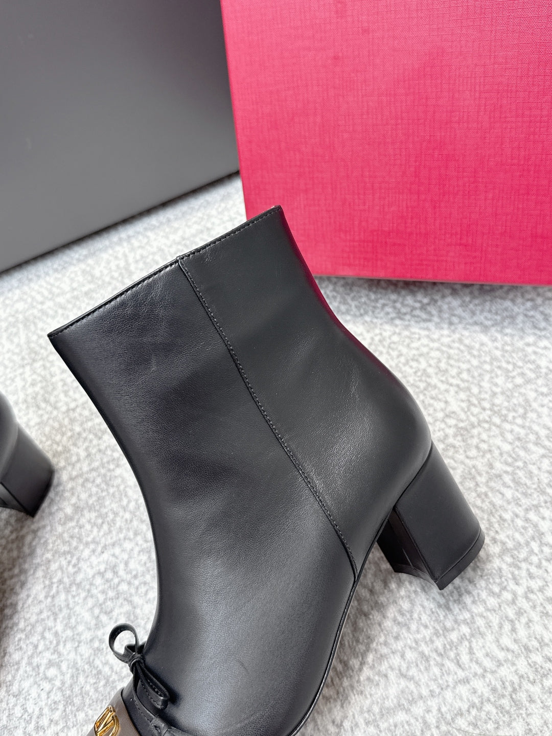 VT Garavani 60mm Valet Du Roi Ankle Boots Black Sheepskin 462551