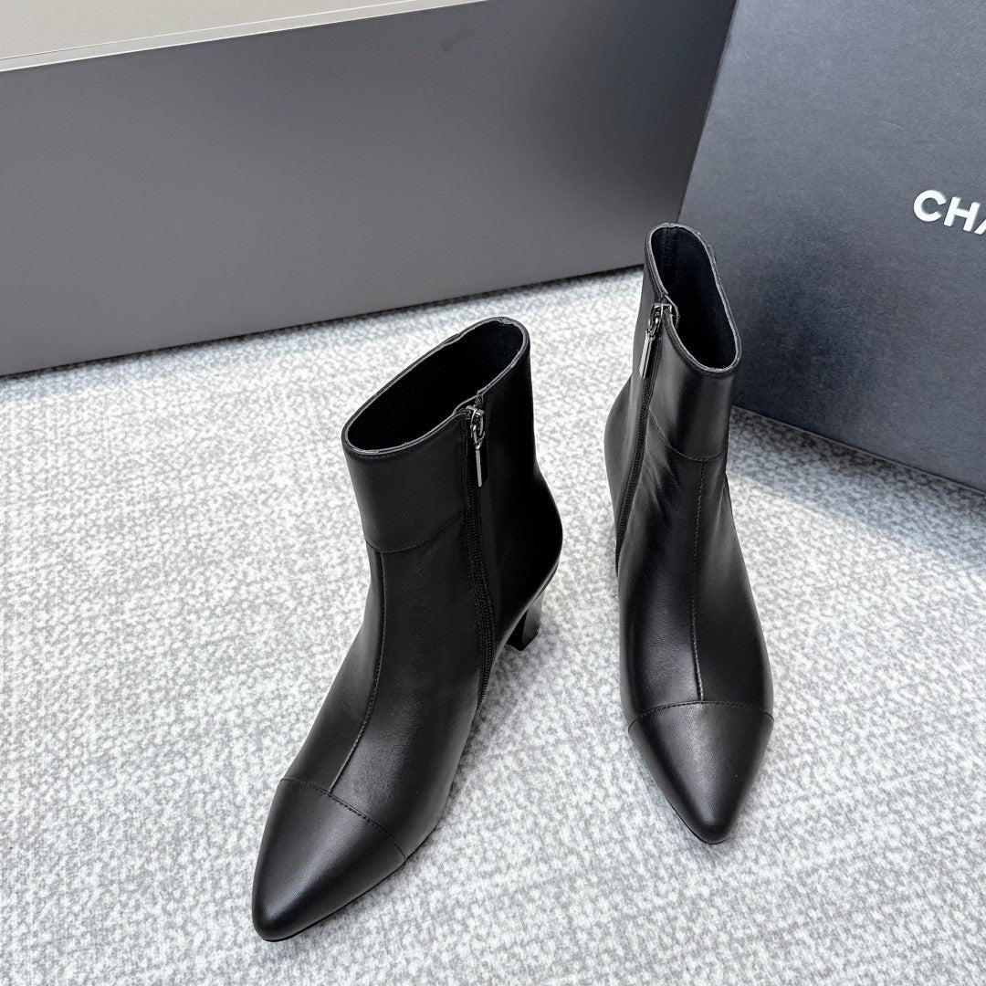 CC 2025s  Lion Pointed Toe Ankle Boots 50mm Black Sheepskin 461623