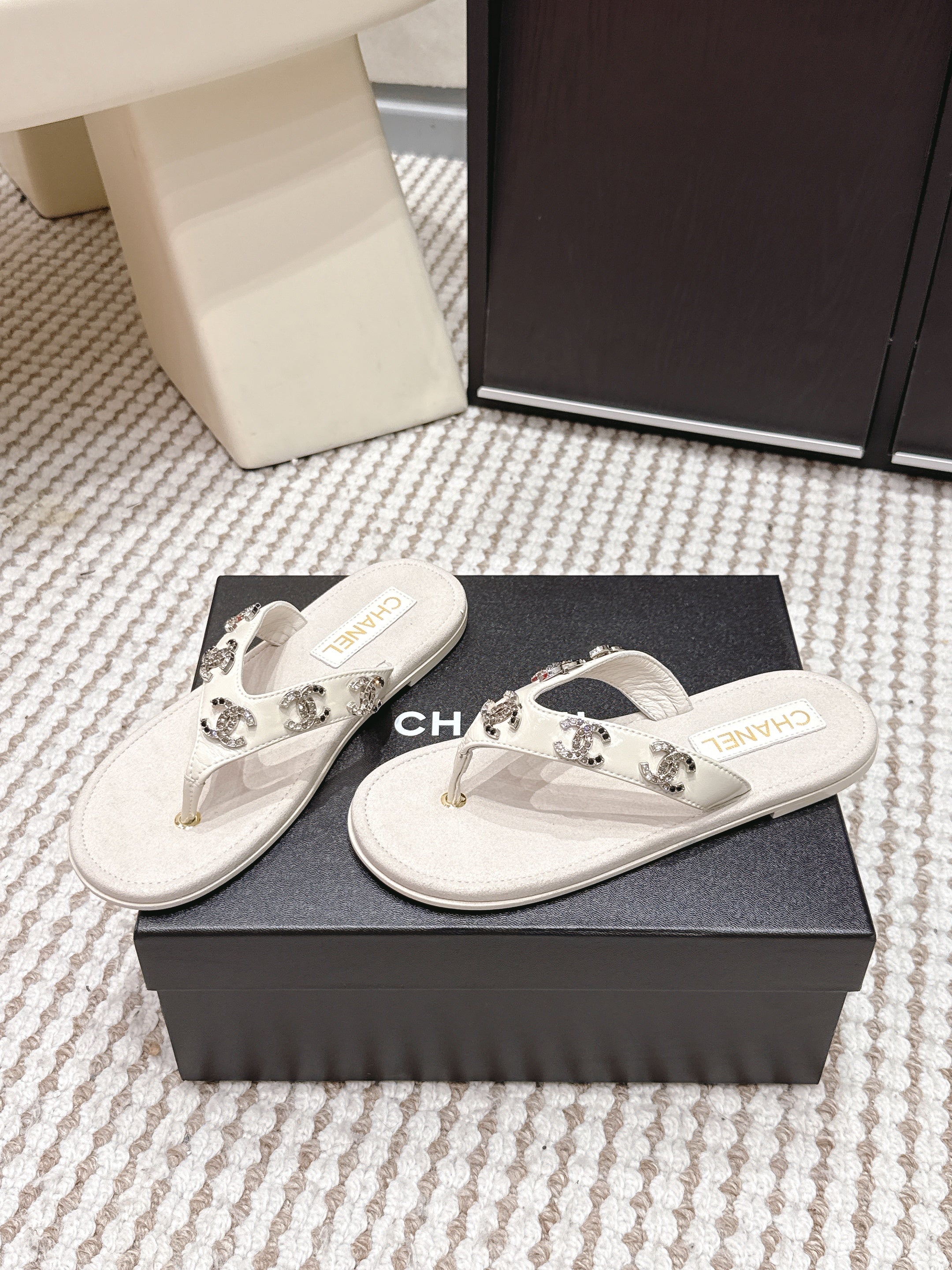CC 26s Flip-Flop Light Beige Sheepskin 632358
