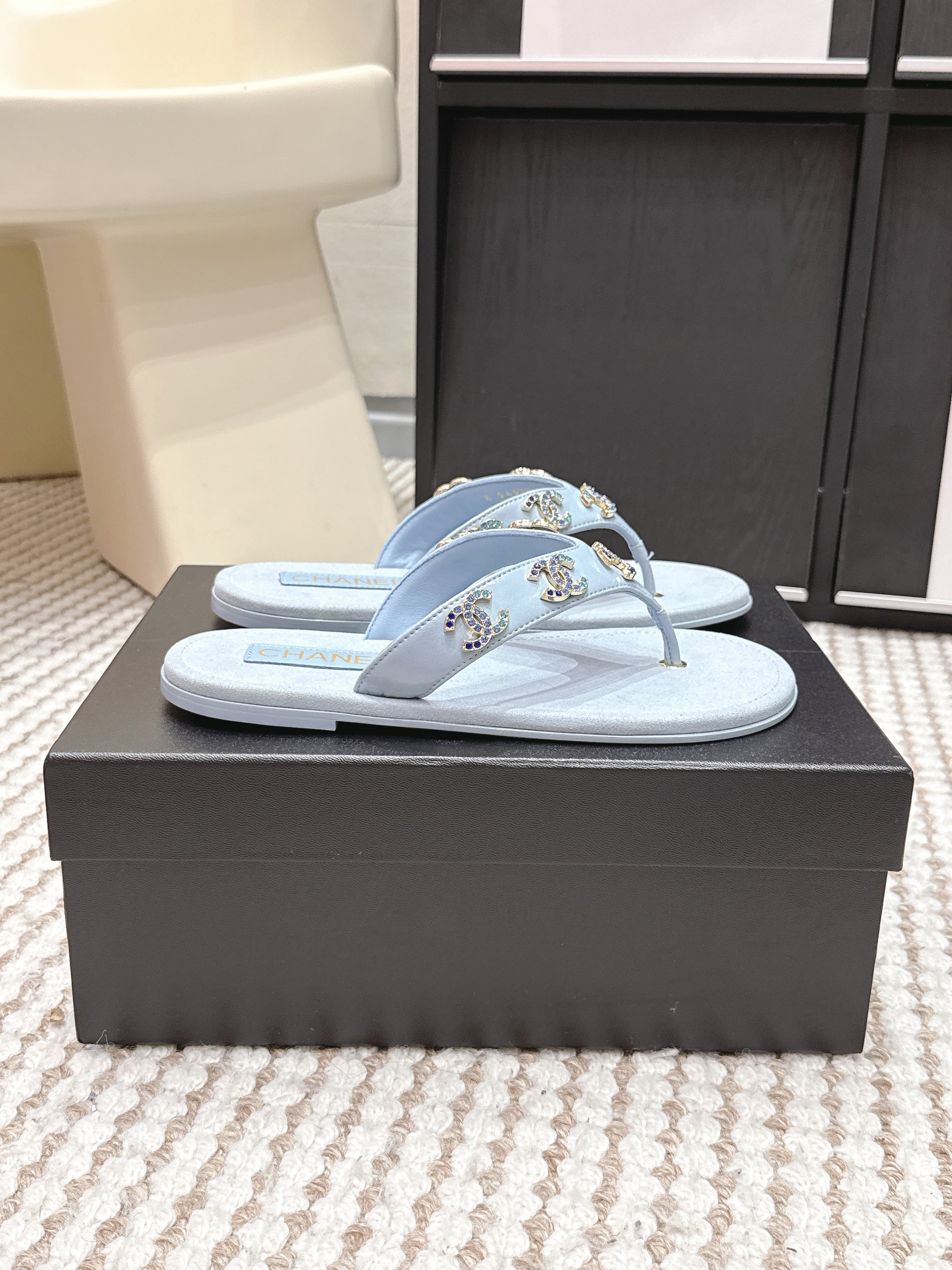 CC 26s Flip-Flop Light Grey Blue Sheepskin 632359