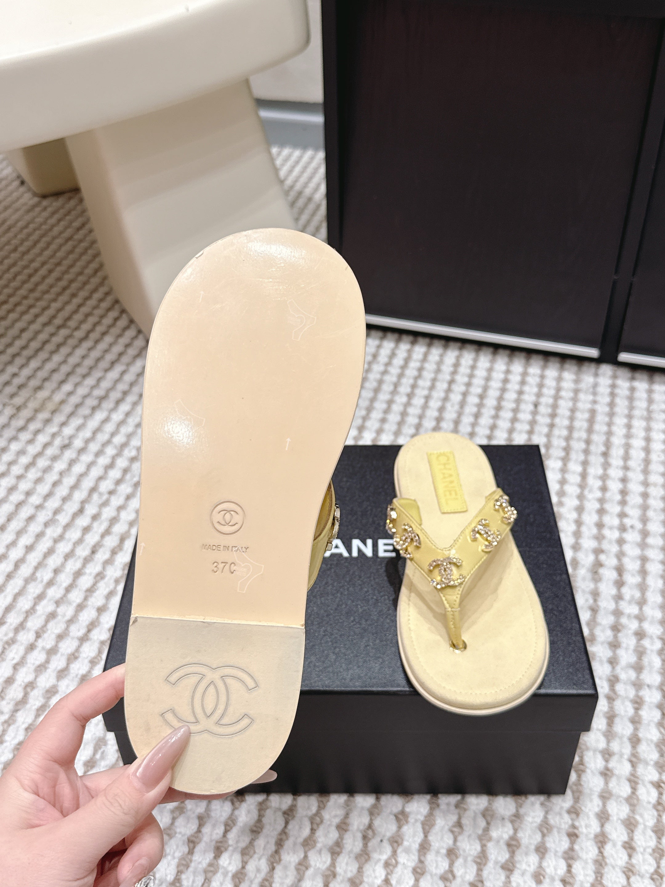 CC 26s Flip-Flop Light Yellow Sheepskin 632360