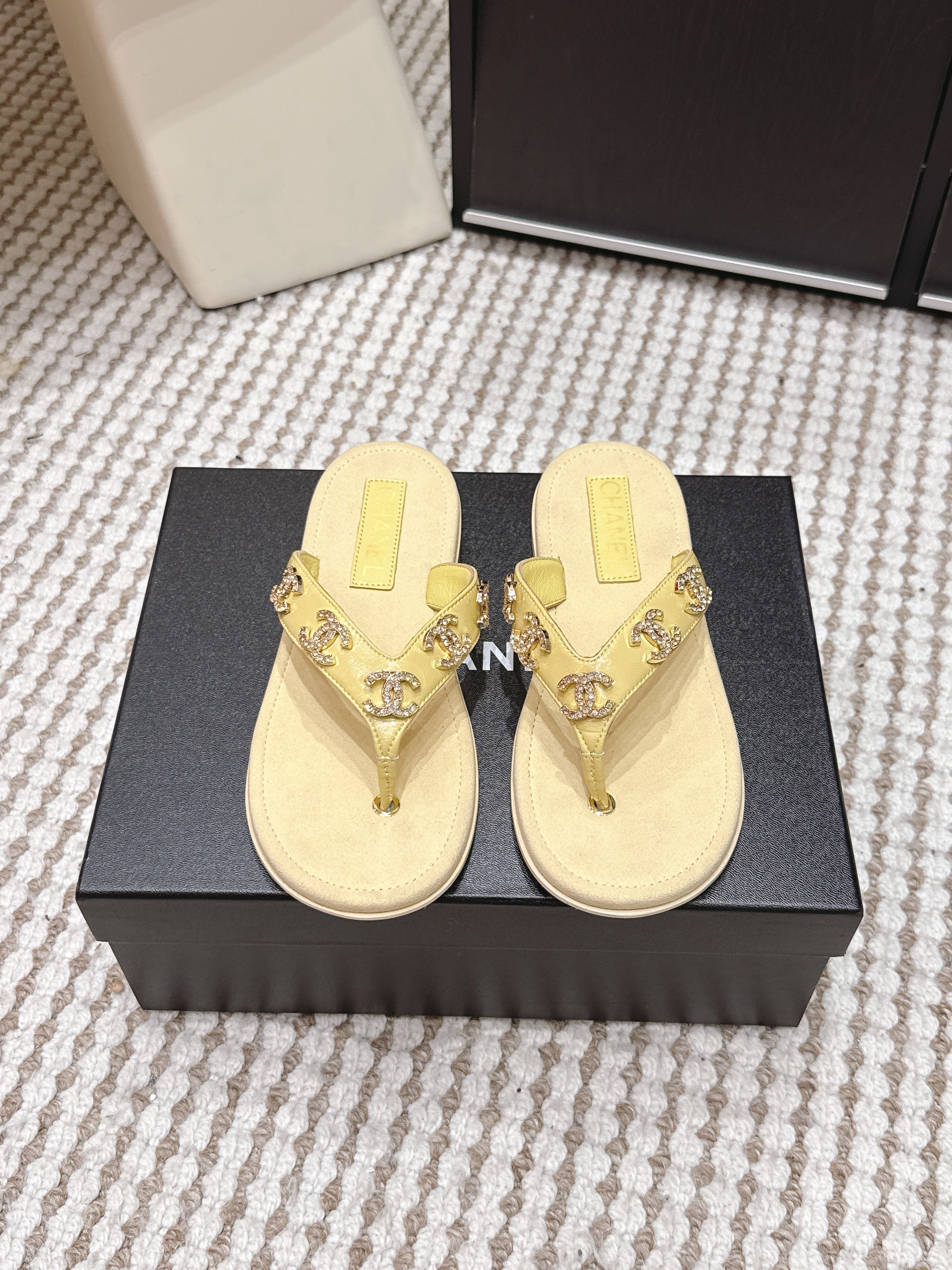 CC 26s Flip-Flop Light Yellow Sheepskin 632360