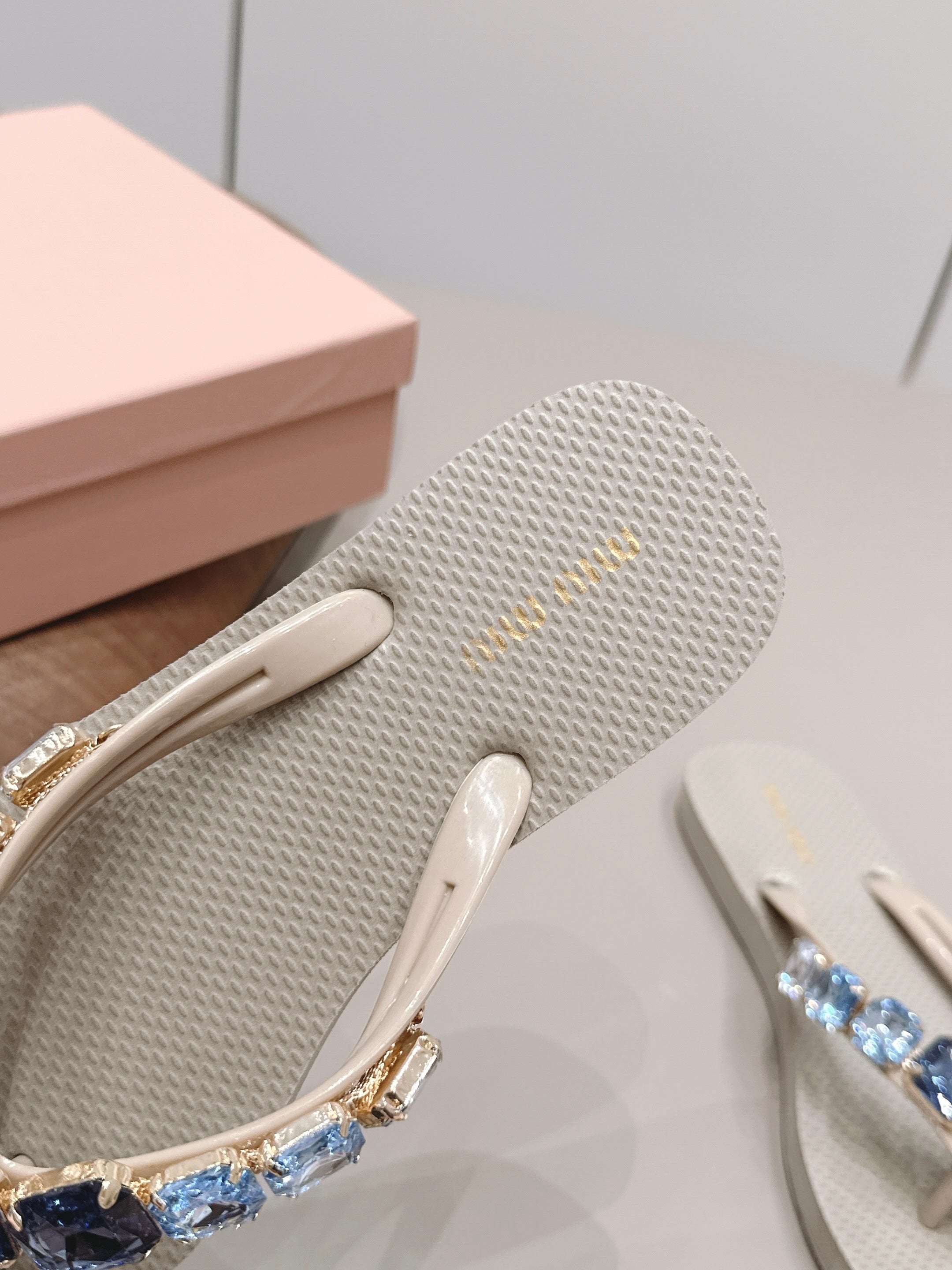 Miu 26s Flip-Flop Sandals Taupe Foam 905272