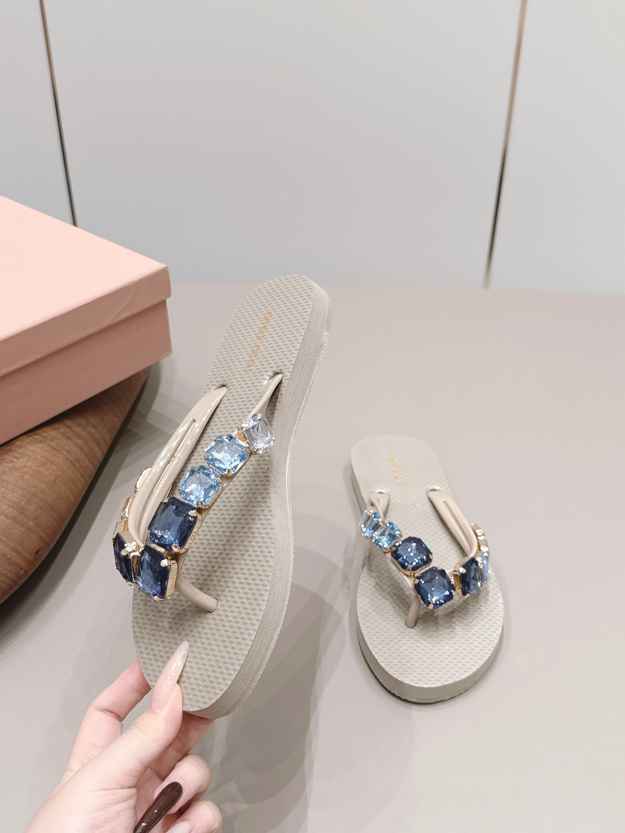 Miu 26s Flip-Flop Sandals Taupe Foam 905272