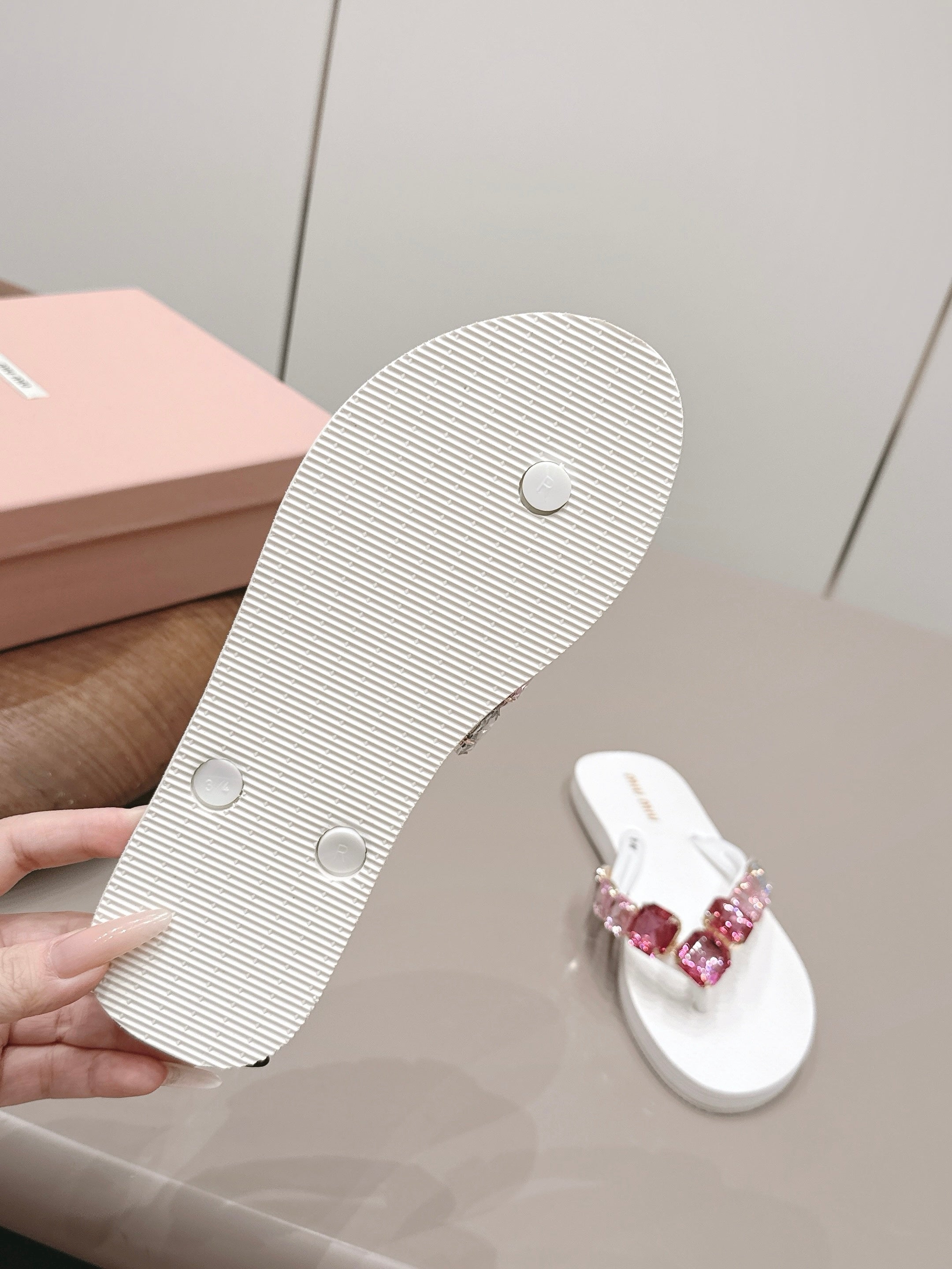 Miu 26s Flip-Flop Sandals White Foam 905273