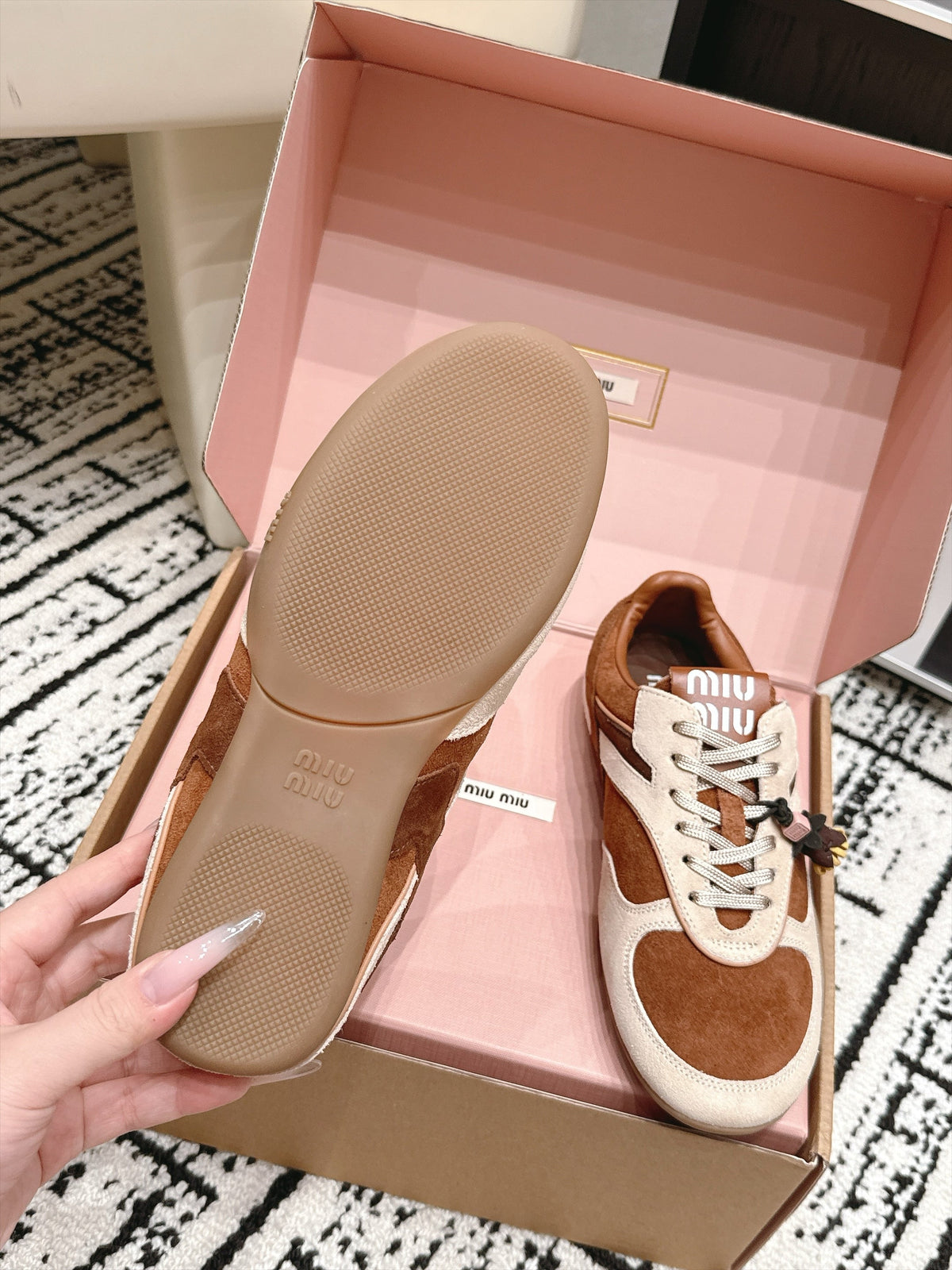 Miu Miu 26s Sneakers Cognac Suede 138336