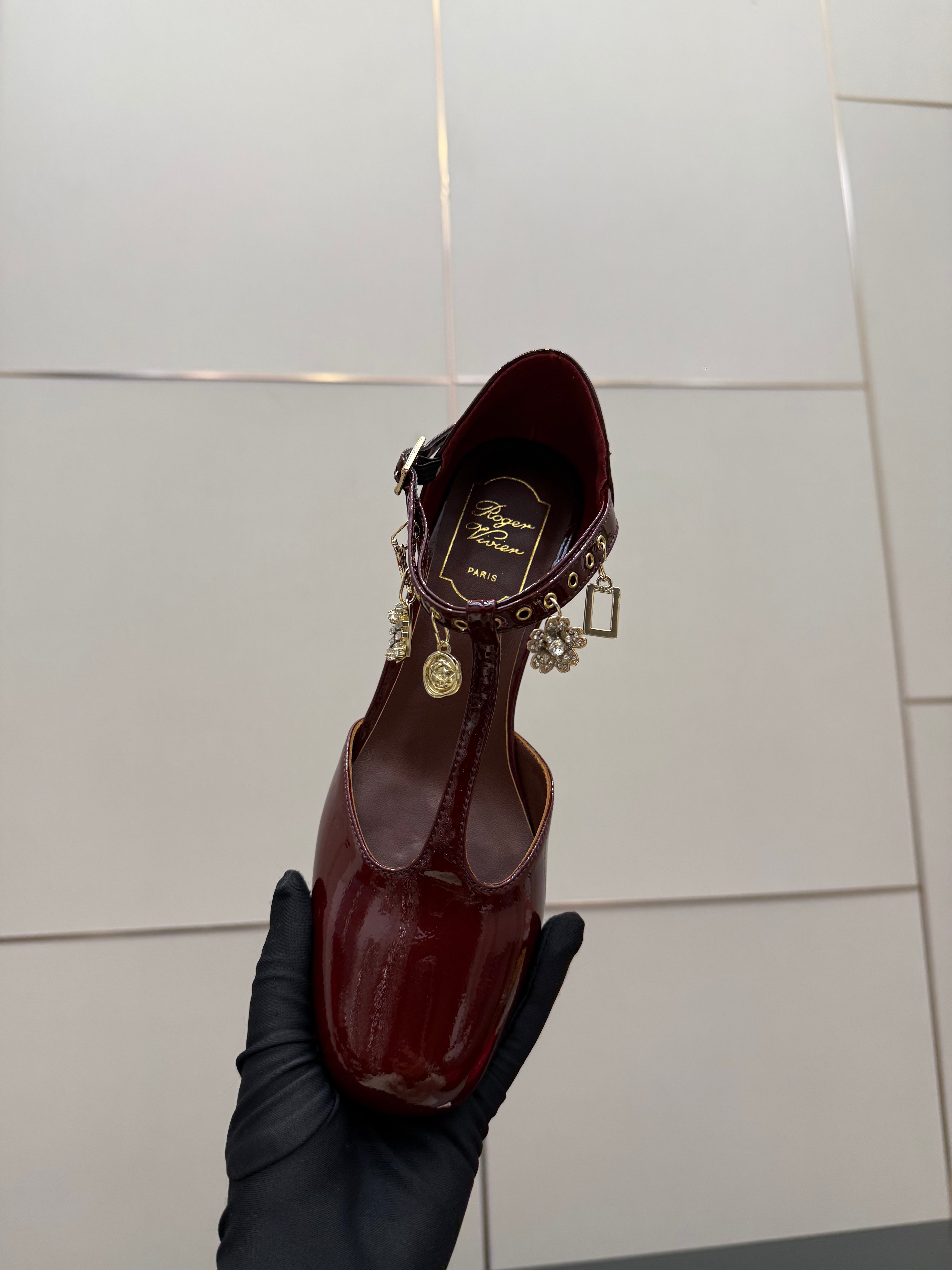 RV 26WF New T-Strap Rhinestone Strap Sandals 7cm Burgundy Patent Leather 629889
