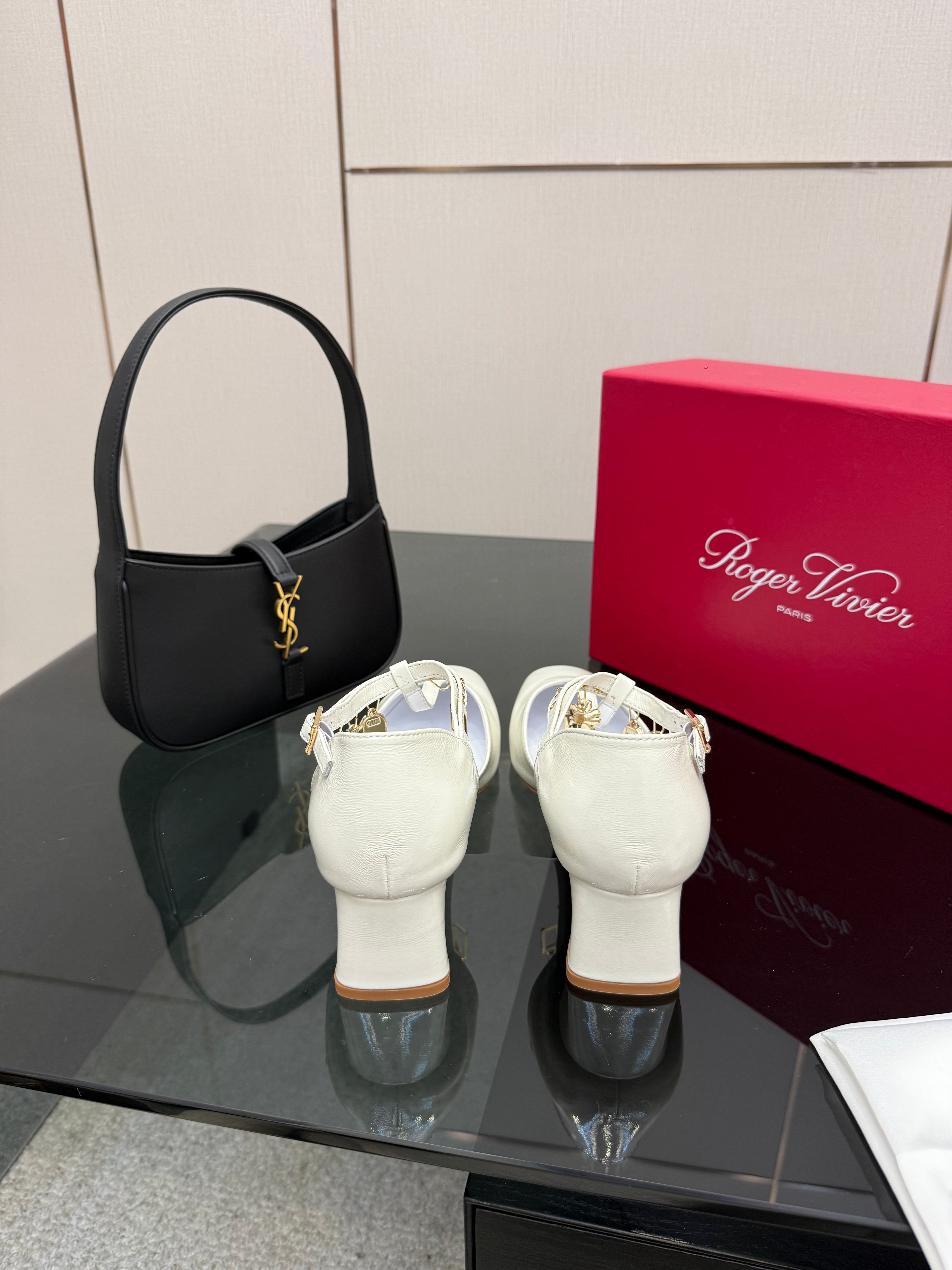 RV 26WF New T-Strap Rhinestone Strap Sandals 4.5 White Patent Leather 629894