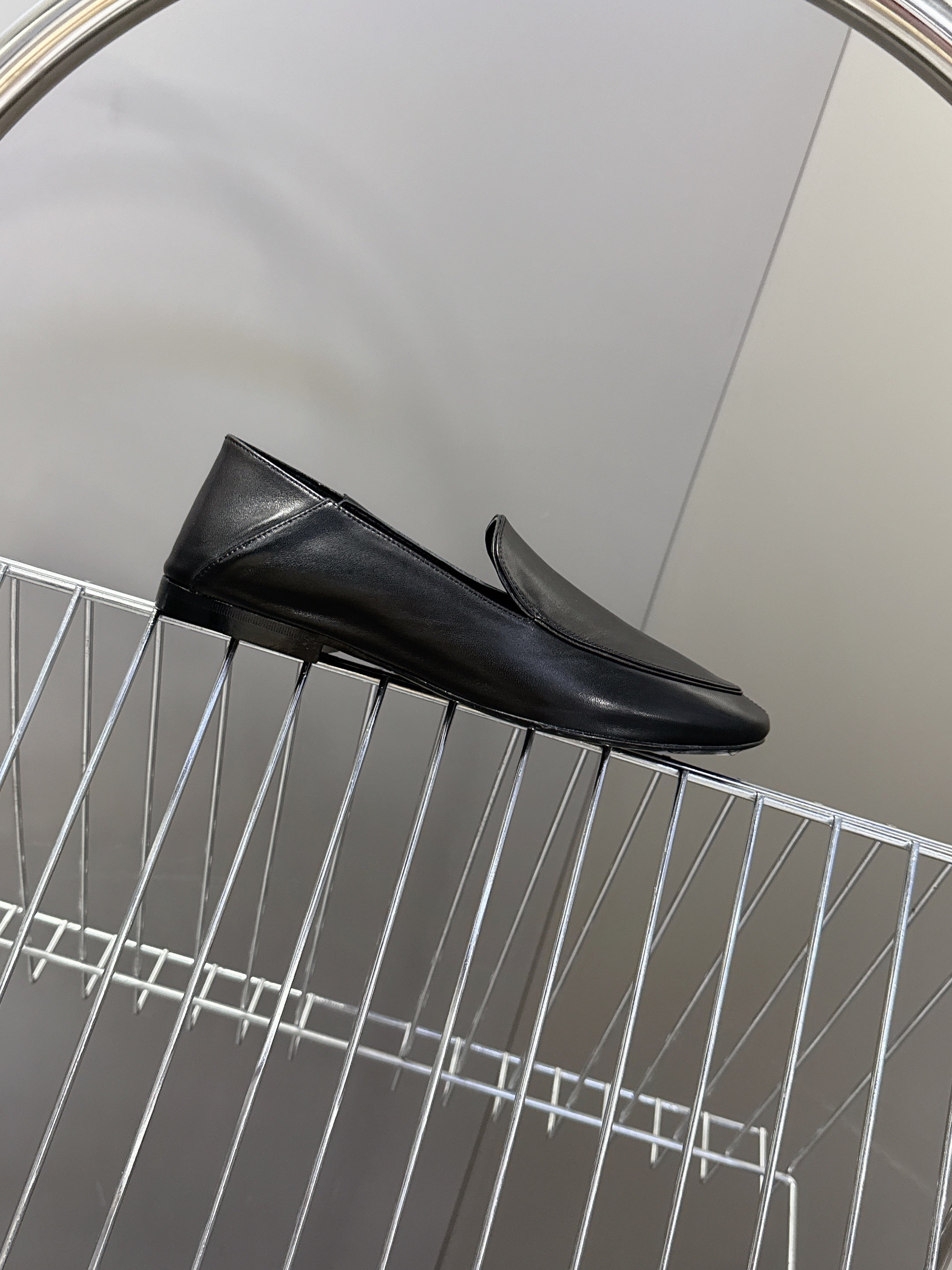 YSL 26s Loafer Black Glossy Leather 635589