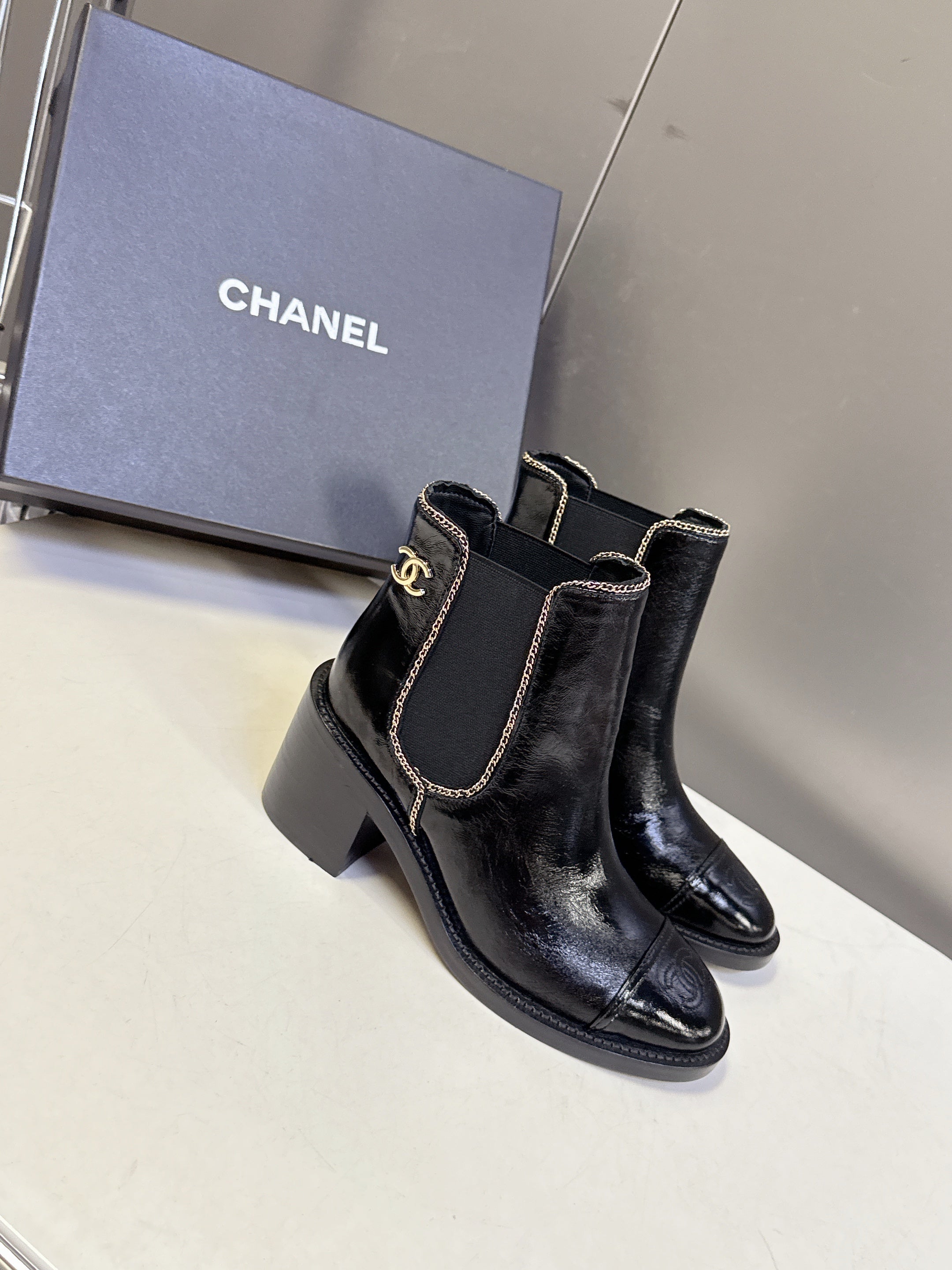 CC 26s Chain-Embellished Ankle Boots Black Glossy Lambskin 948056