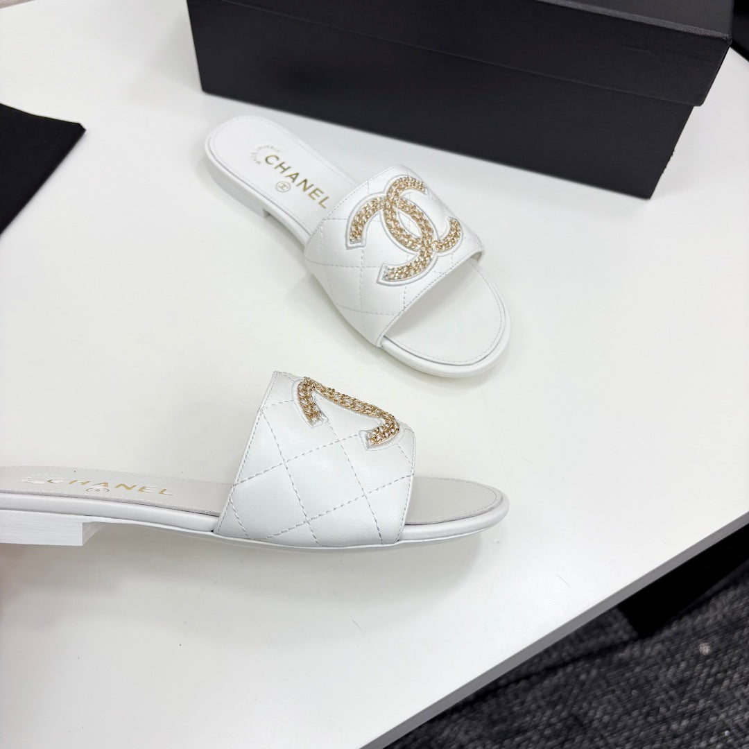 CC 25 Doubble Chain Embroidered Slippers White Quilted Sheepskin 352489