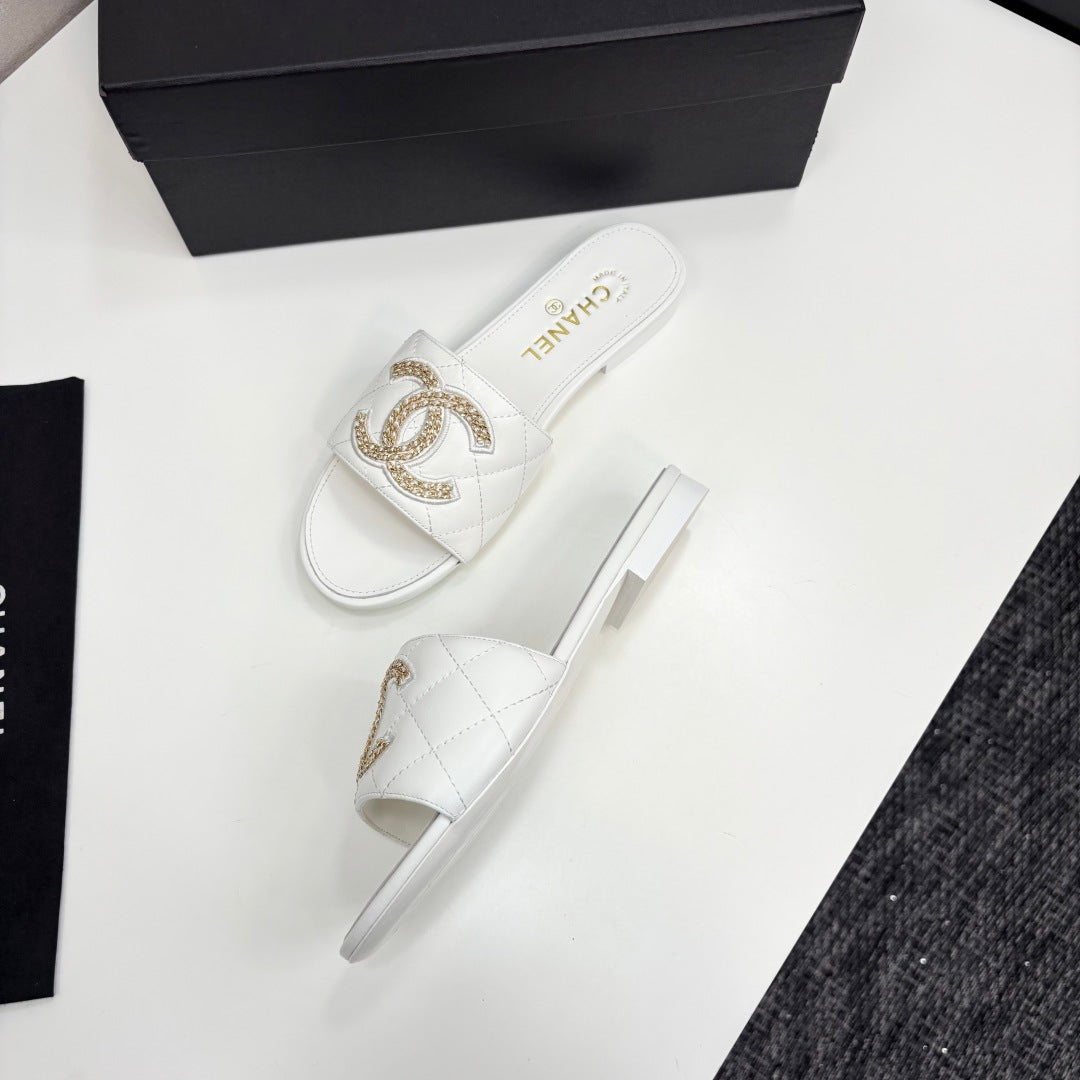 CC 25 Doubble Chain Embroidered Slippers White Quilted Sheepskin 352489