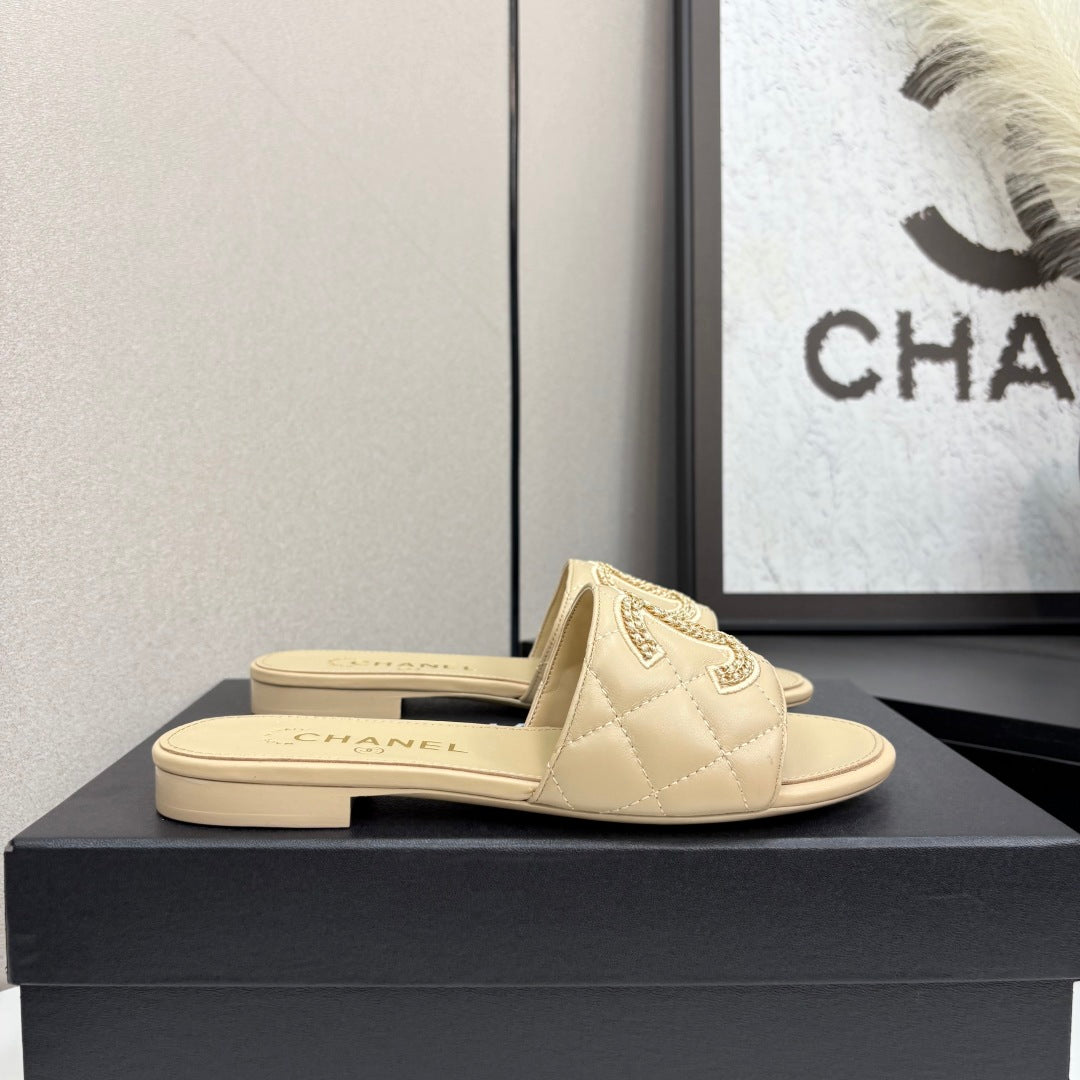 CC 25 Doubble Chain Embroidered Slippers Beige Quilted Sheepskin 352491