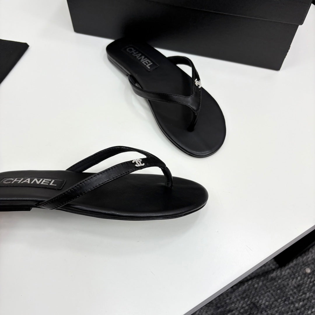 CC Crystal Logo Thong Sandal Black Sheepskin 352475