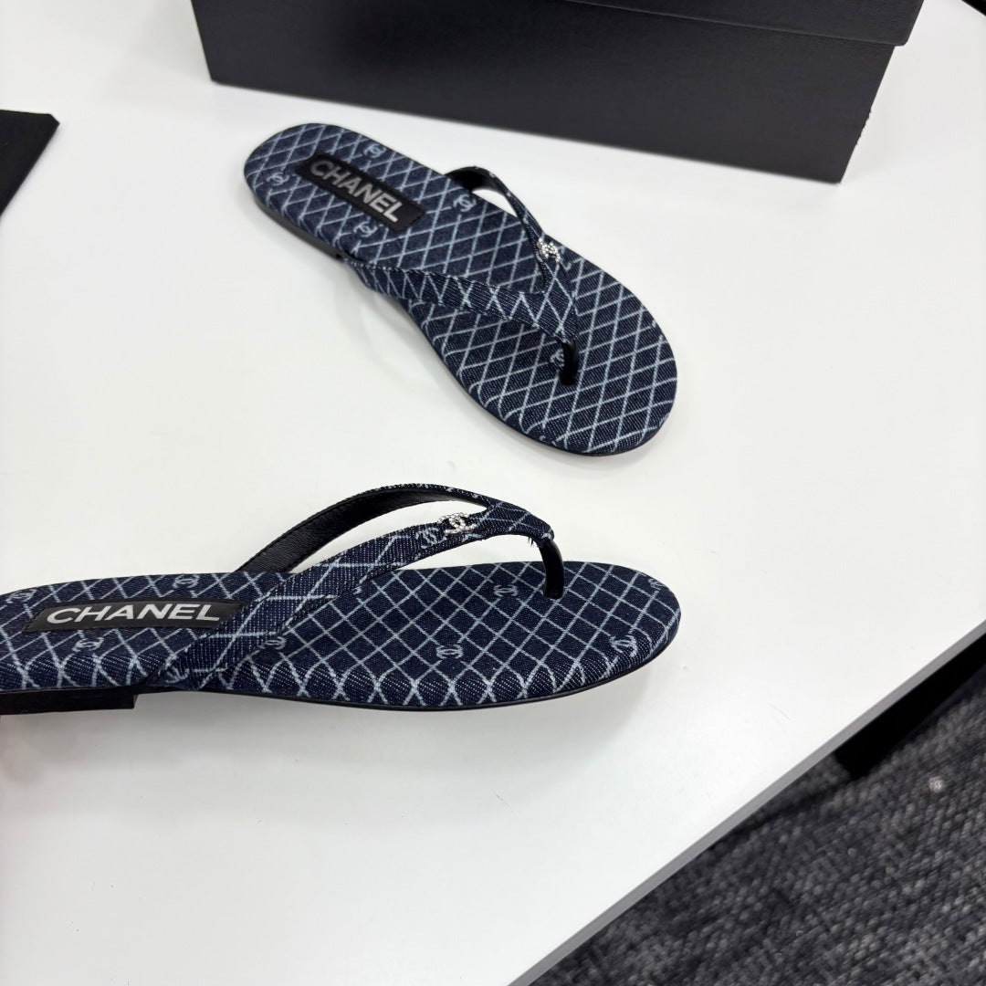 CC Crystal Logo Thong Sandal Navy Blue Fabric And Sheepskin 352483