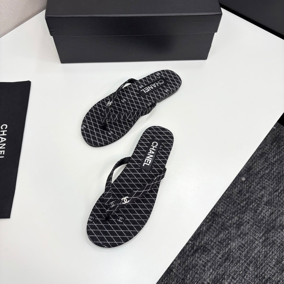 CC Crystal Logo Thong Sandal Black Fabric And Sheepskin 352485