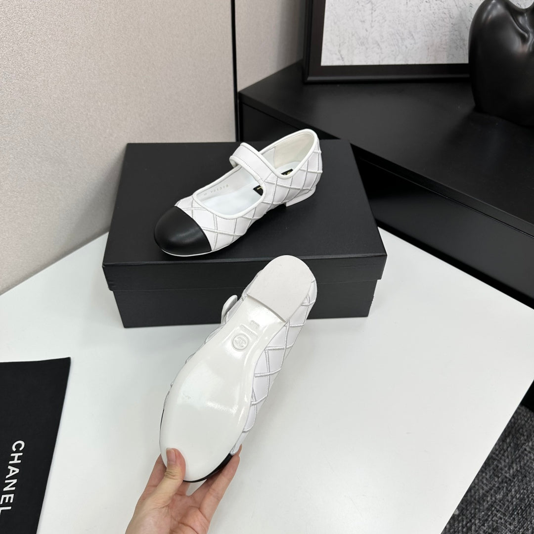 CC25 Mary Janes White Black Cowhide 352504
