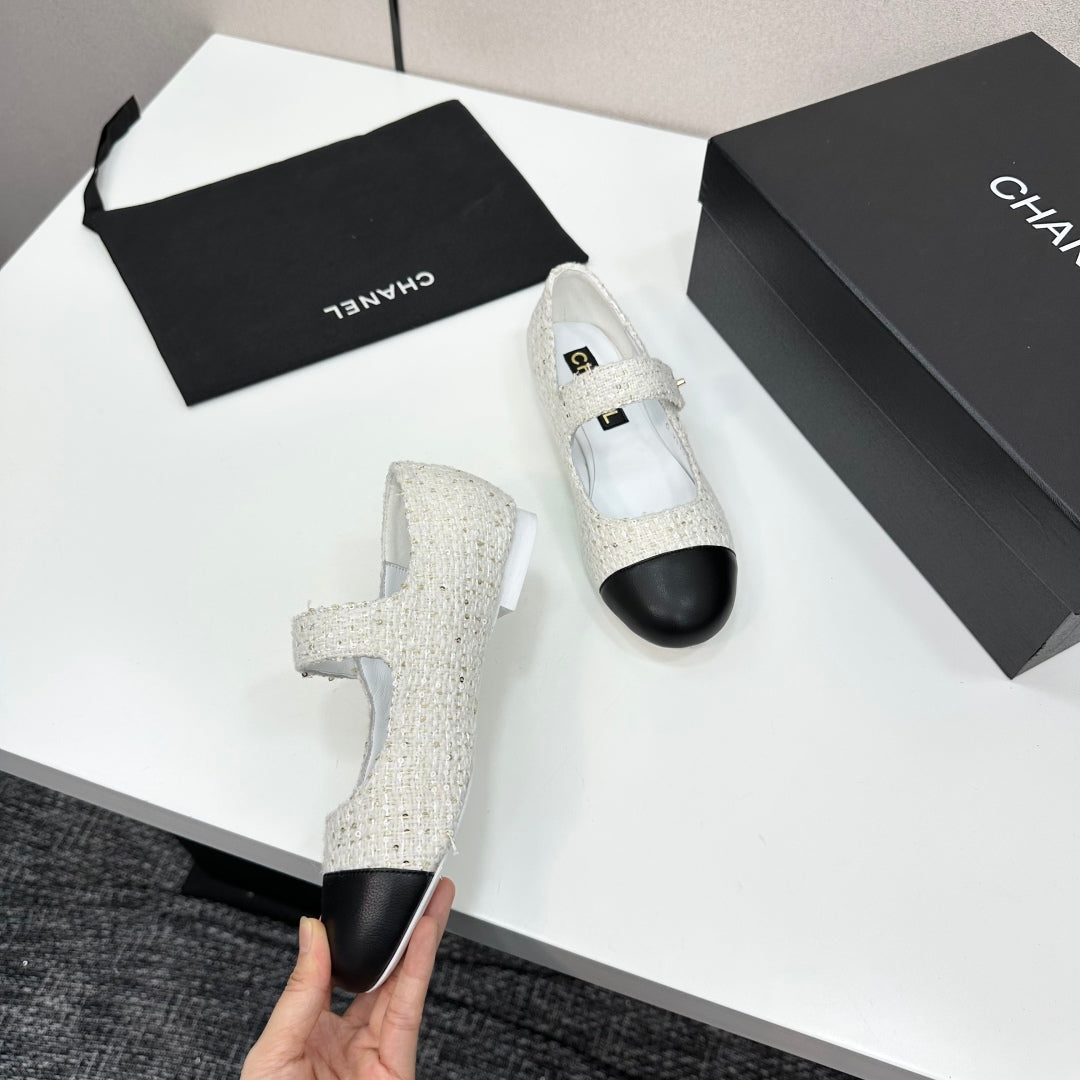 CC25 Mary Janes White Tweed And Black Cowhide 352506