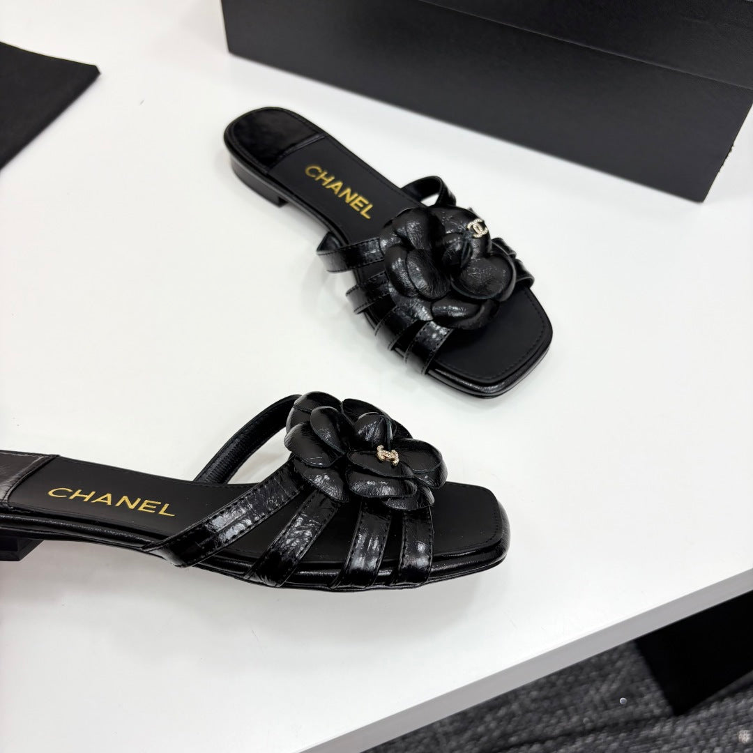 CC 25 Camellia Open Flat Mule Black Sheepskin 368847