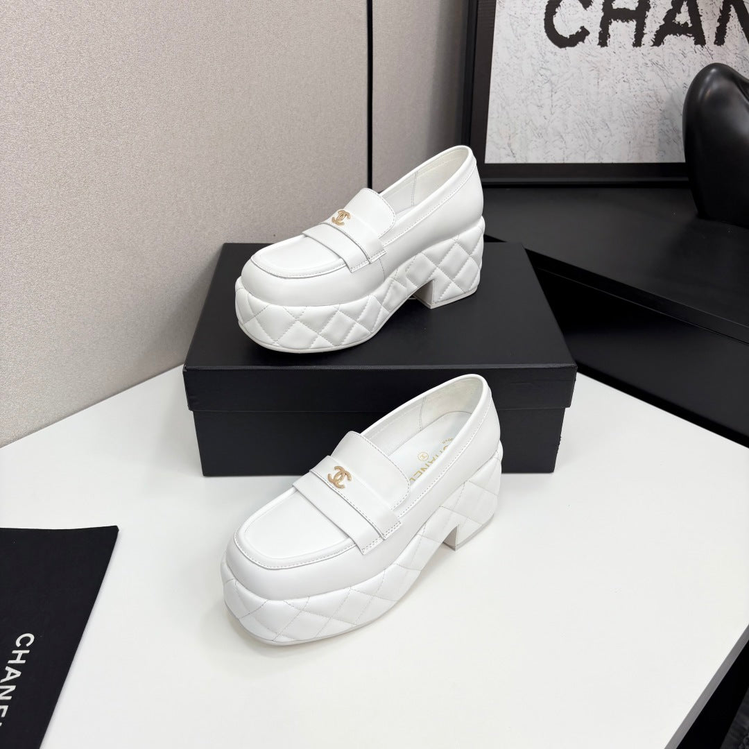 CC 25 Thick-Heeled Loafer 55mm White Quilted Lambskin 368825