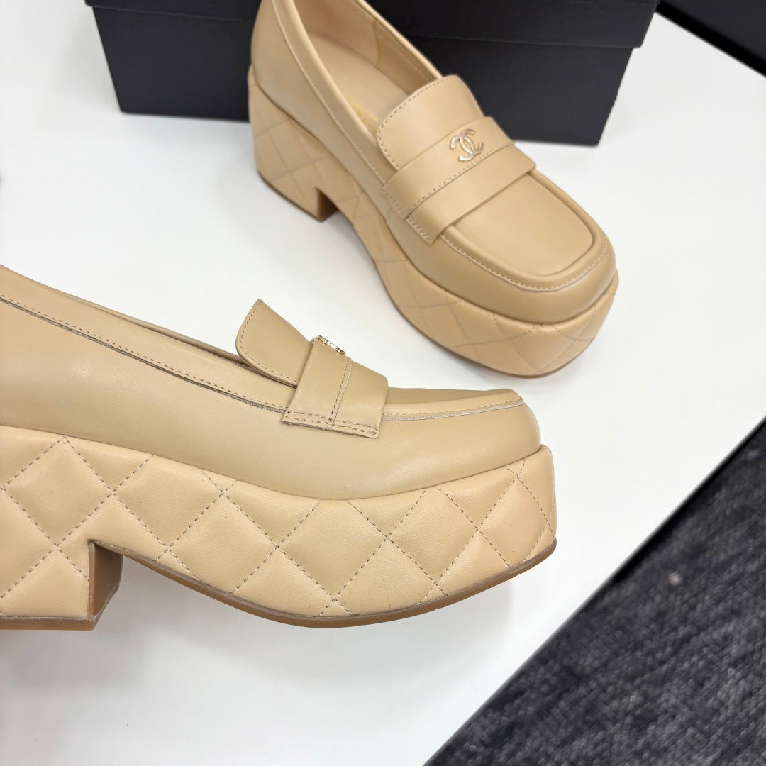 CC 25 Thick-Heeled Loafer 55mm Beige Quilted Lambskin 368827