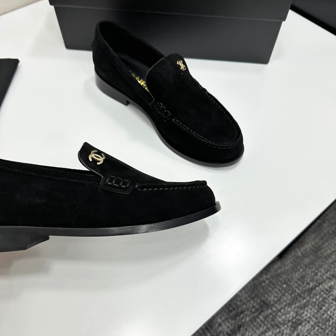 CC SS 2026 Pre Loafer Black Suede 630473