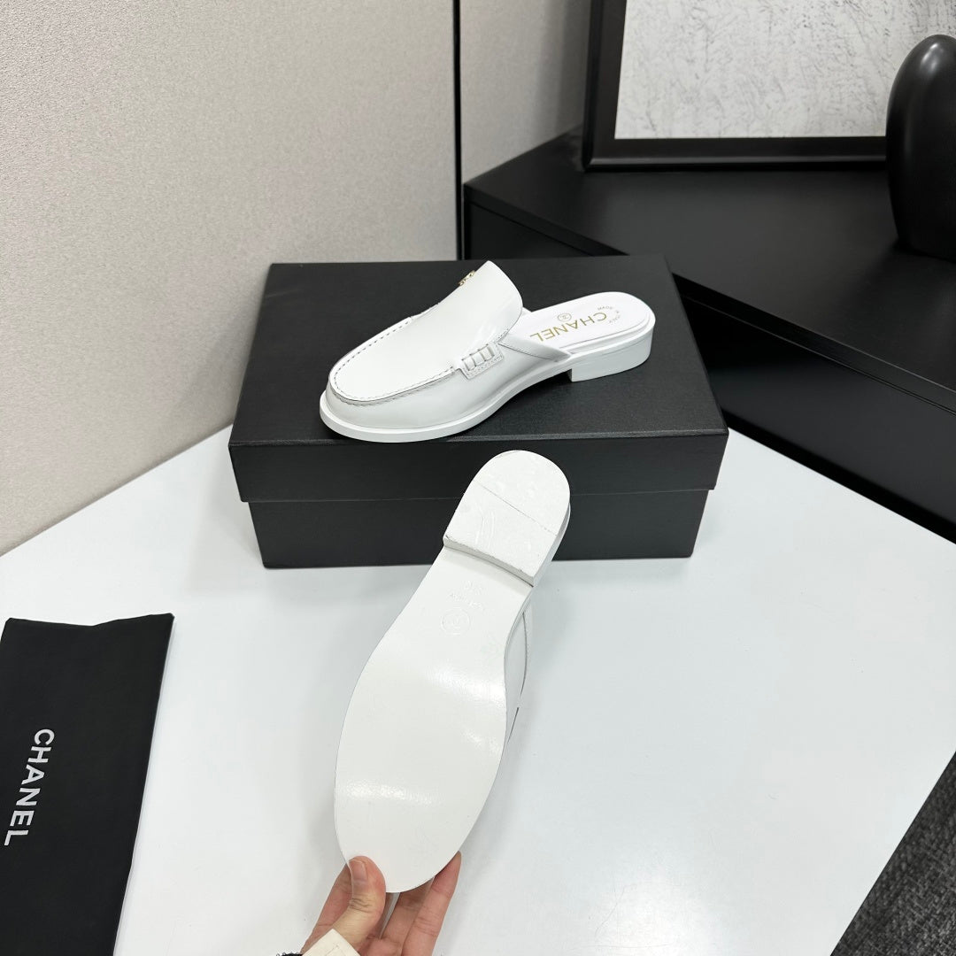 CC SS 2026 Pre Loafer Sandal White Calfskin 630478