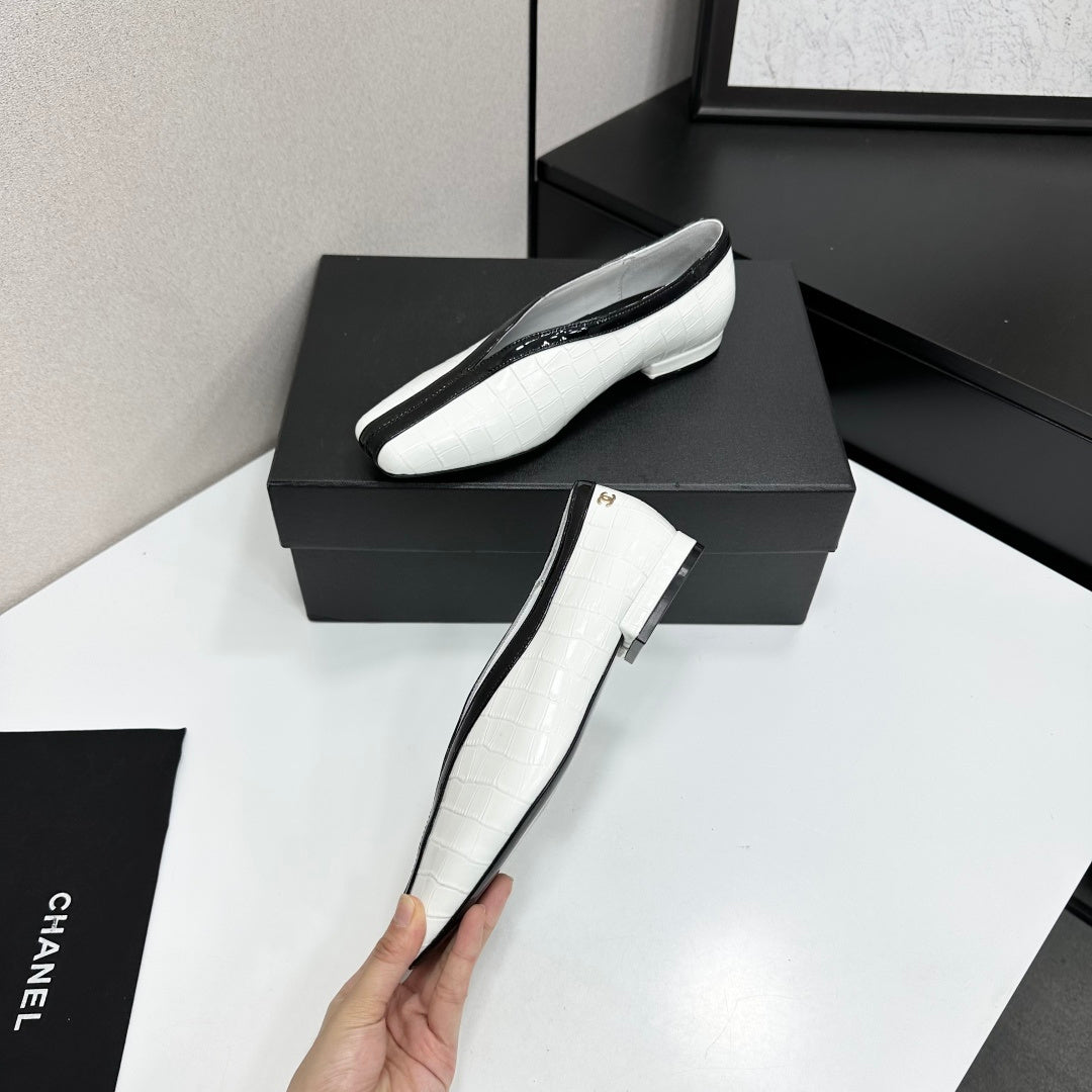 CC 26s Ballet Flats White Glossy Crocodile Embossed Calfskin 743138