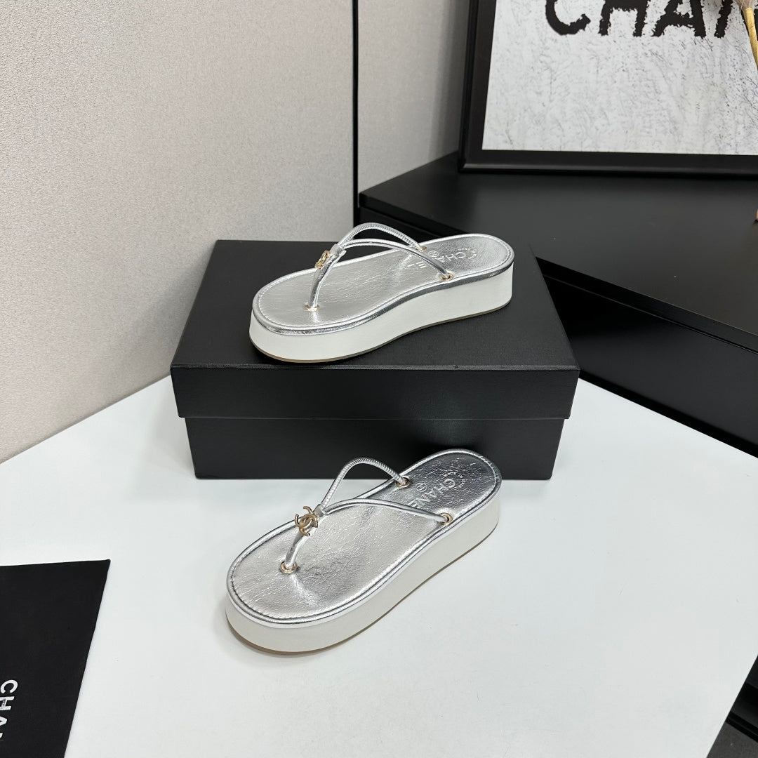 CC 26s Platform Thong Sandal Sliver Metalic Lambskin 817599