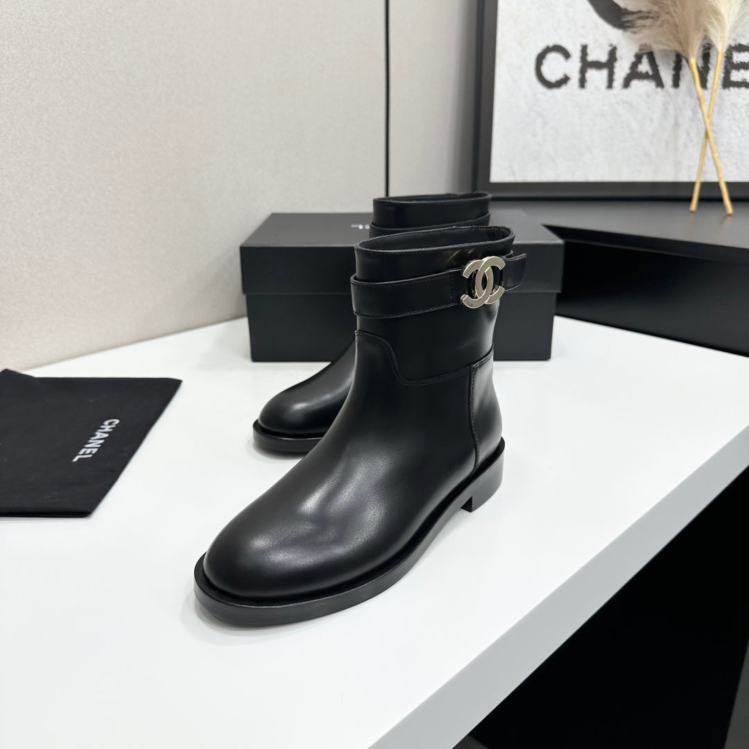CC FW 2026 Ankle Flat Boot Black Cowhide 925674