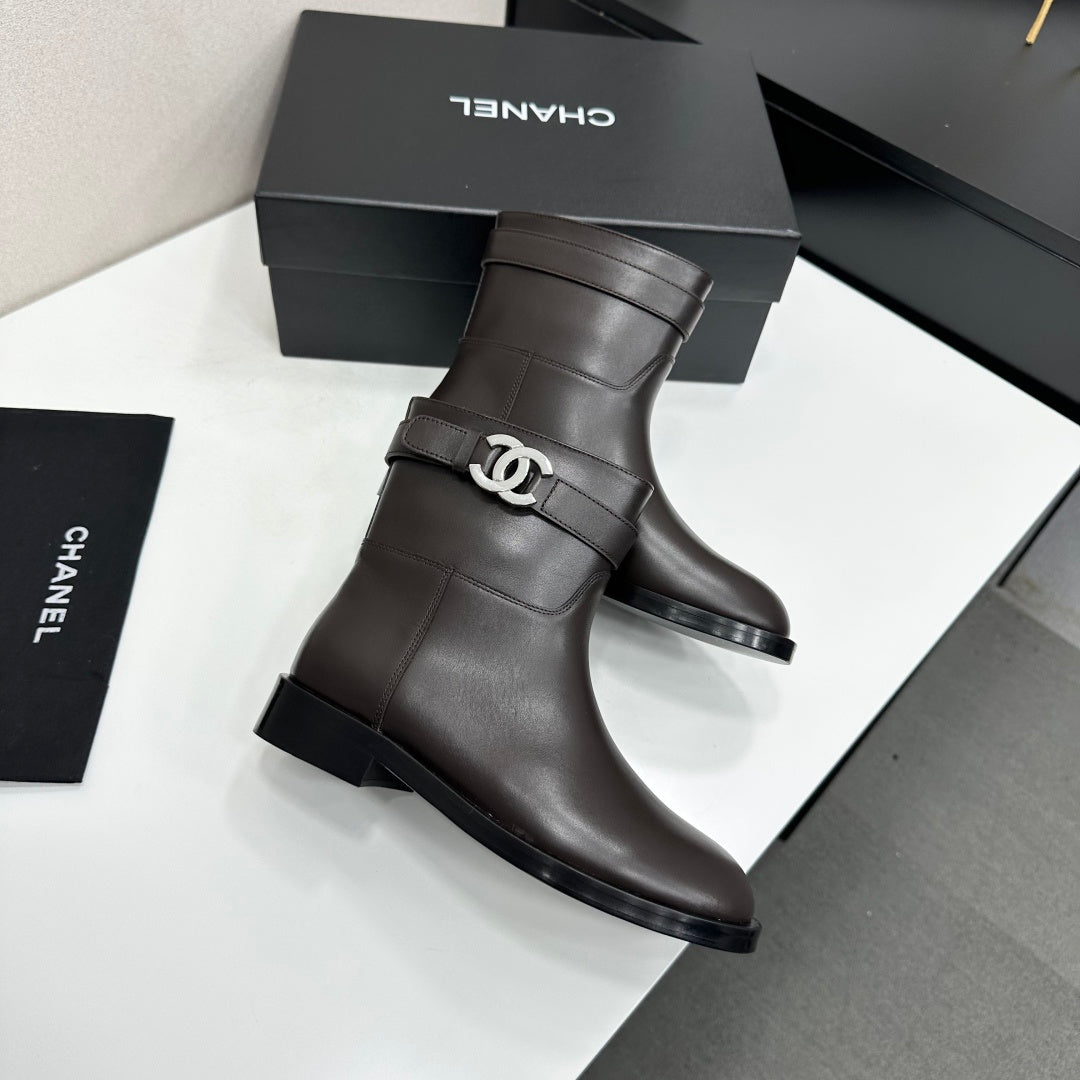 CC FW 2026 Ankle Flat Boot Dark Coffee Cowhide 925676