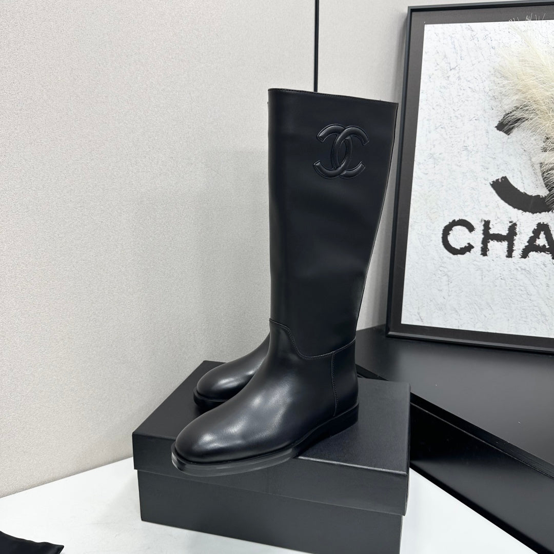 CC 26S Embossed Logo Jumping Boots 3cm Black Leather 109267