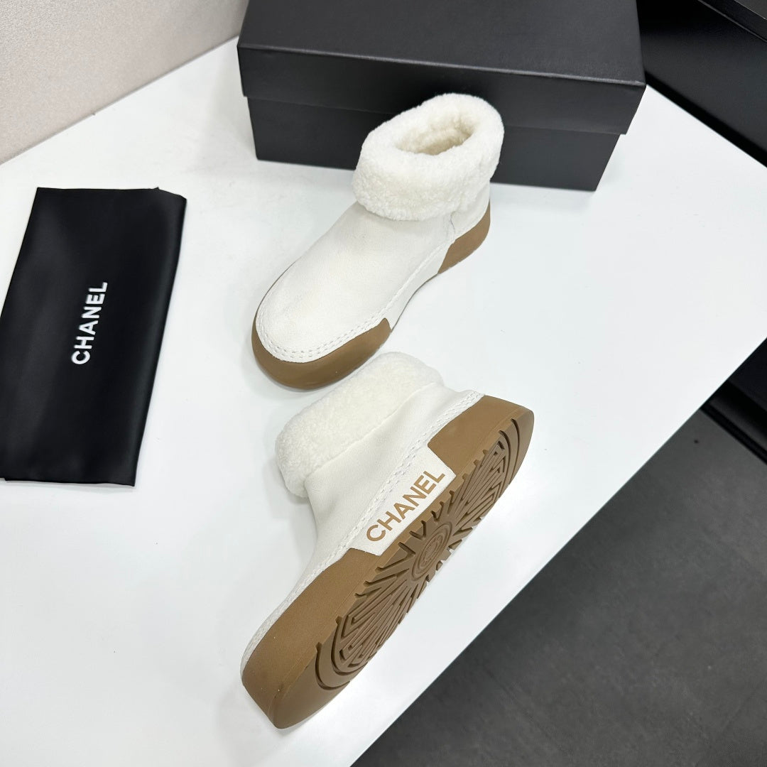 CC 26s Fur Boot Platform White Suede