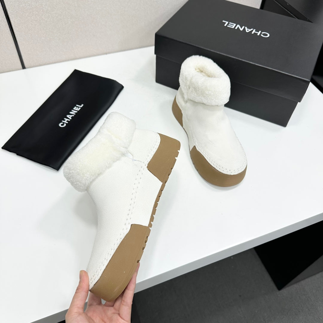 CC 26s Fur Boot Platform White Suede
