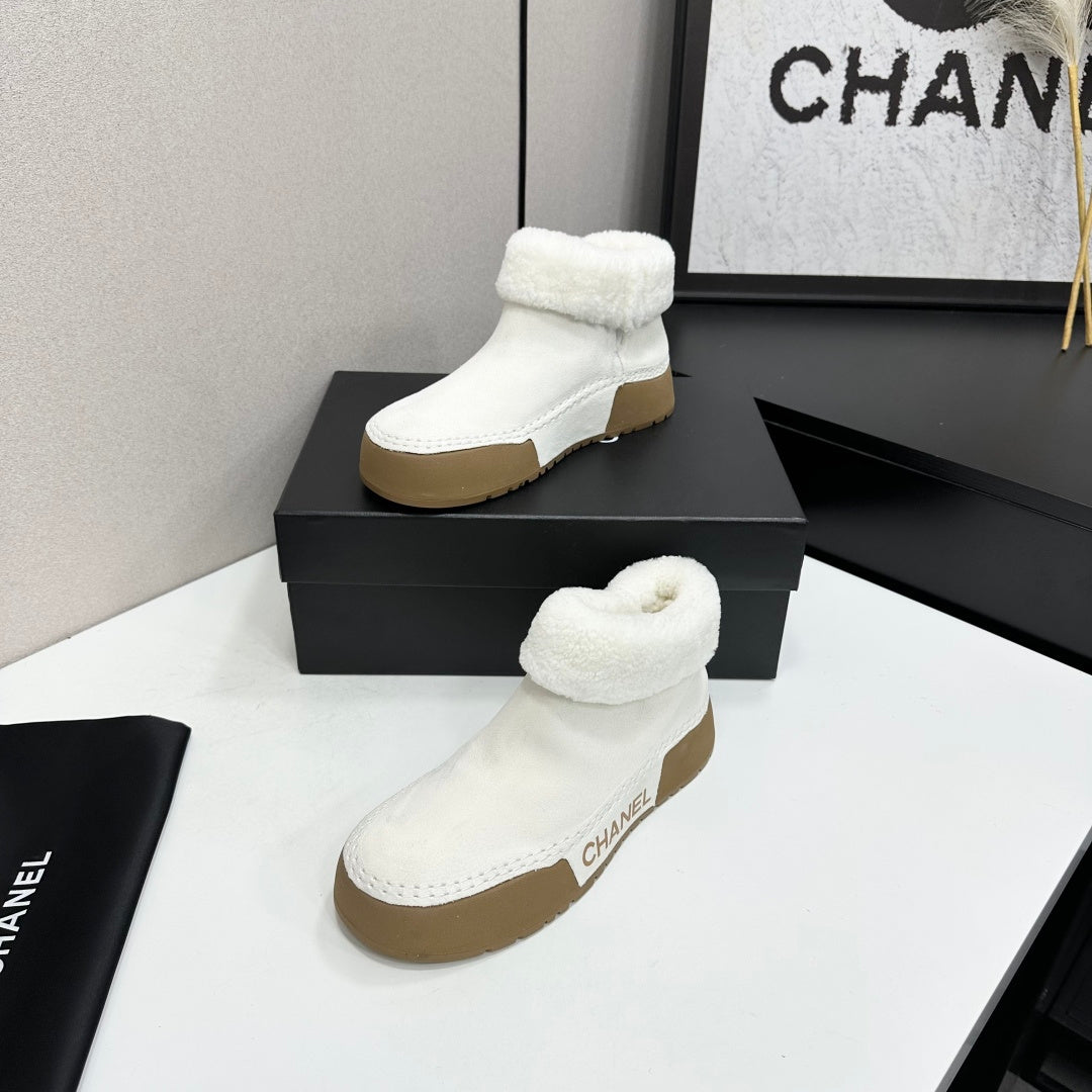 CC 26s Fur Boot Platform White Suede