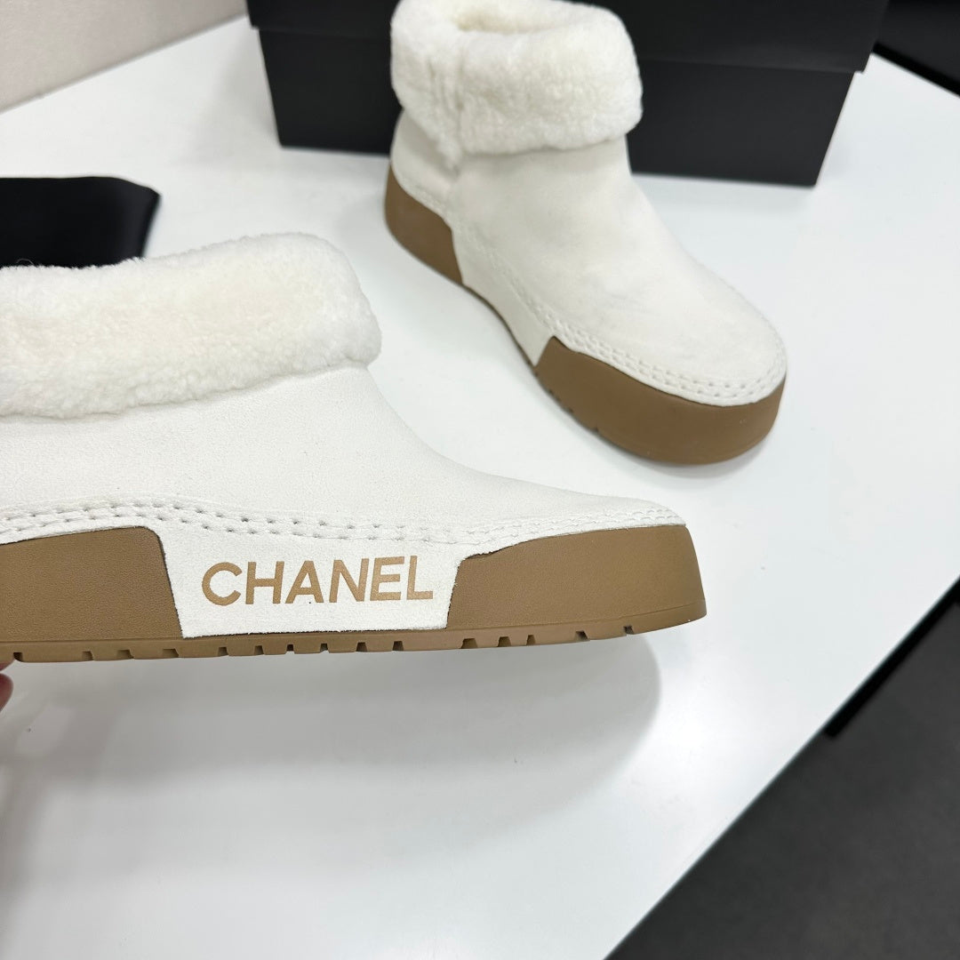CC 26s Fur Boot Platform White Suede