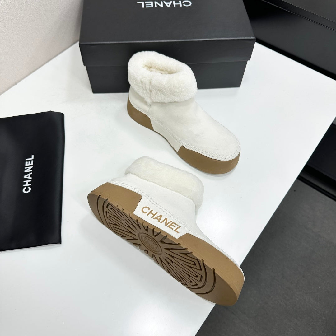 CC 26s Fur Boot Platform White Suede