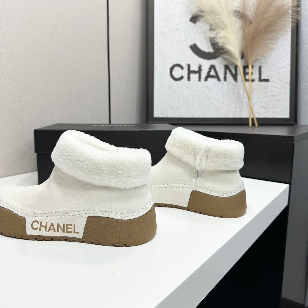 CC 26s Fur Boot Platform White Suede
